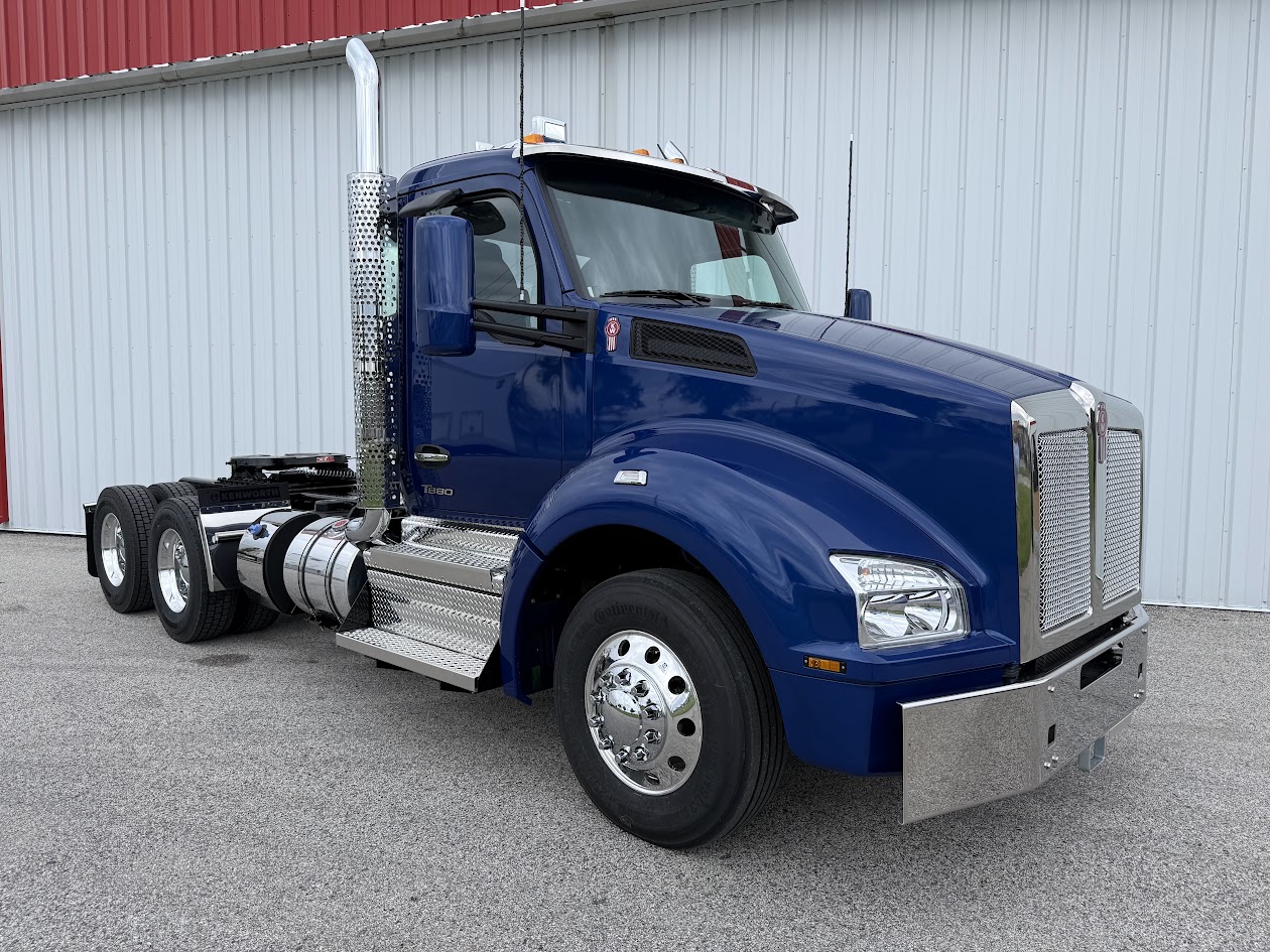 NEW 2027 KENWORTH T880 - image 2 of 6