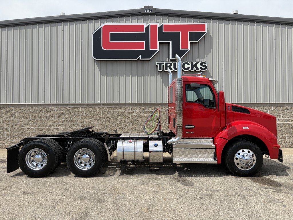 NEW 2027 KENWORTH T880 - image 6 of 6