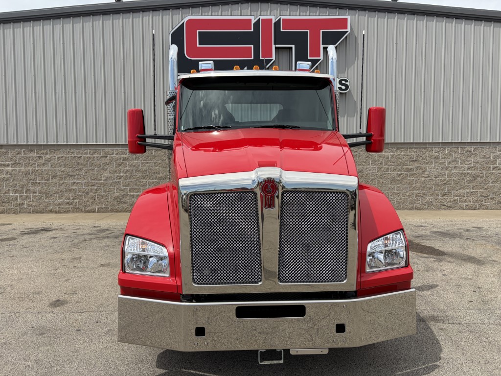 NEW 2027 KENWORTH T880 - image 2 of 6