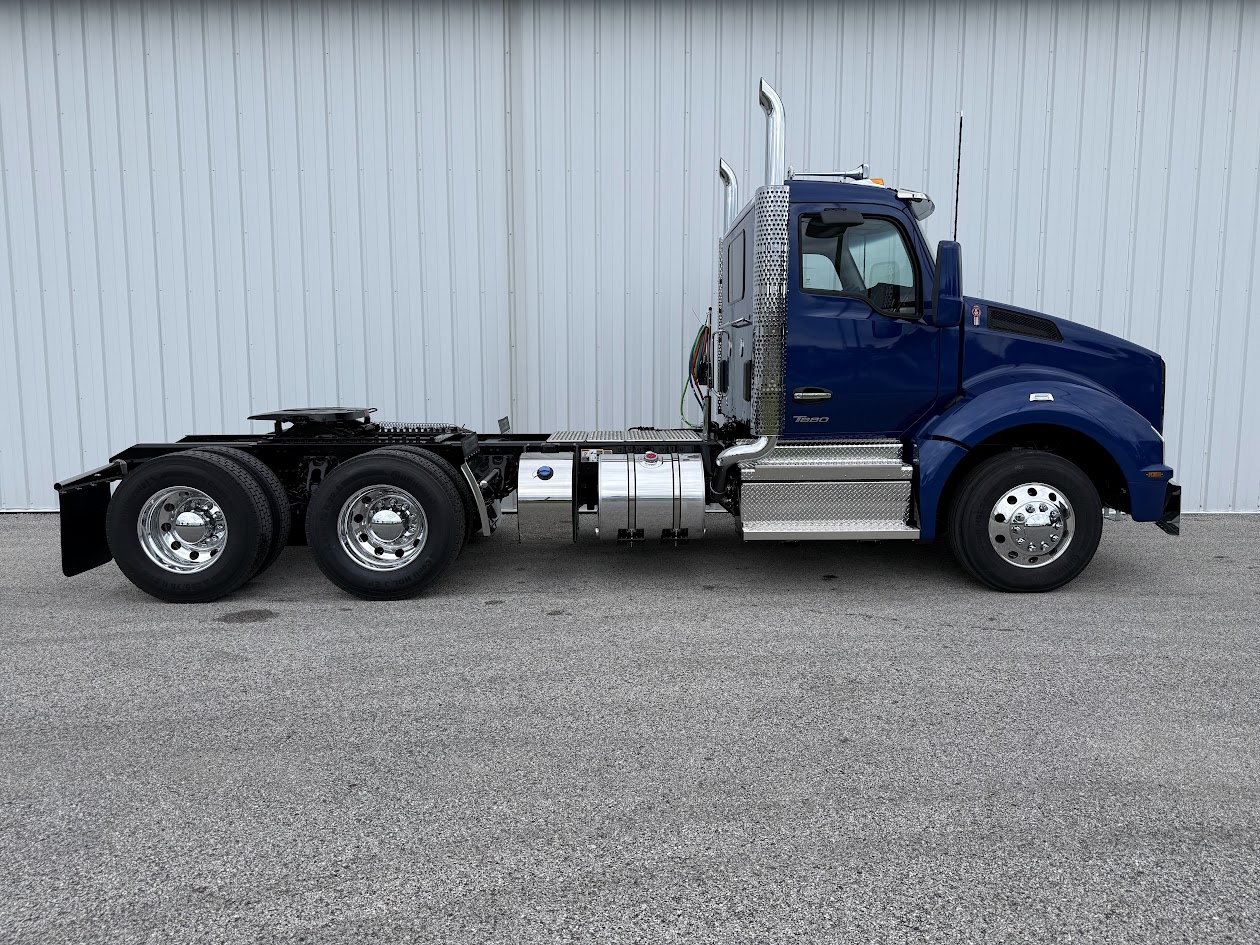 NEW 2027 KENWORTH T880 - image 3 of 6