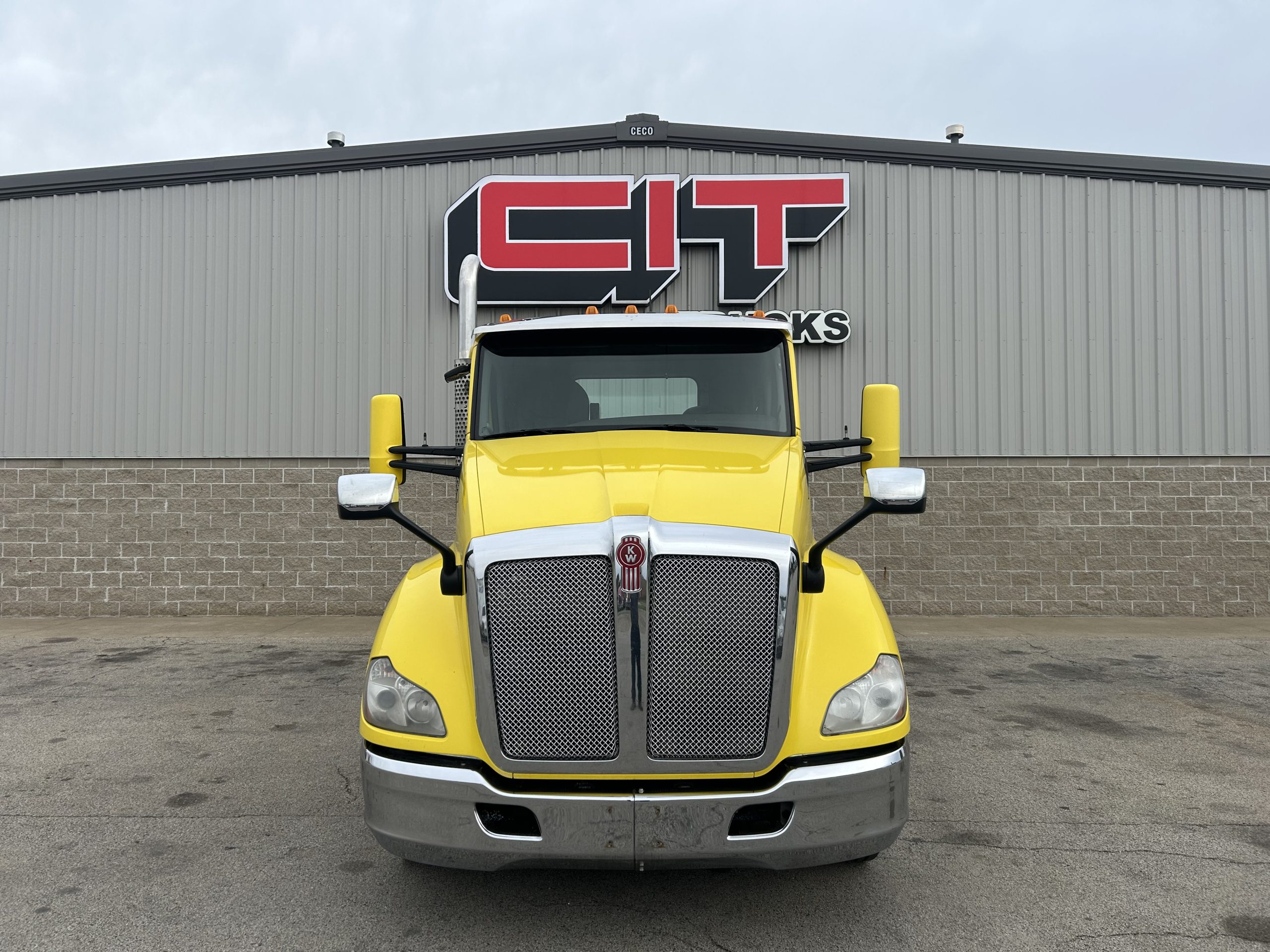 2016 KENWORTH T680 - image 2 of 6