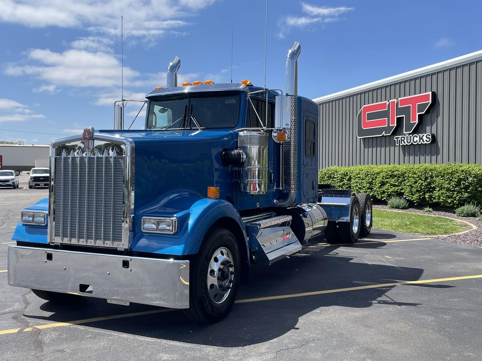 2027 KENWORTH W900 - image 1 of 6