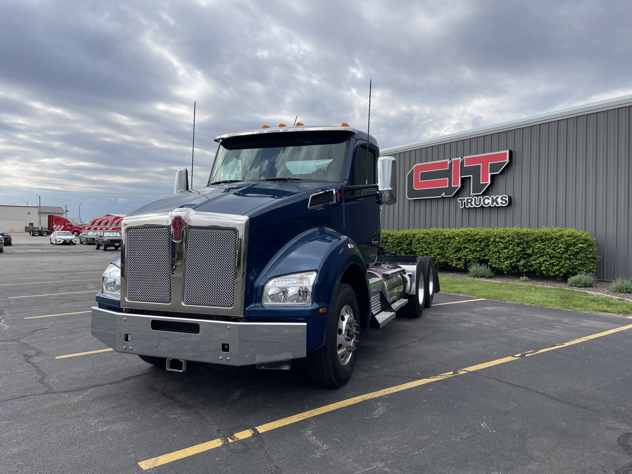 2023 KENWORTH T880 - image 1 of 6
