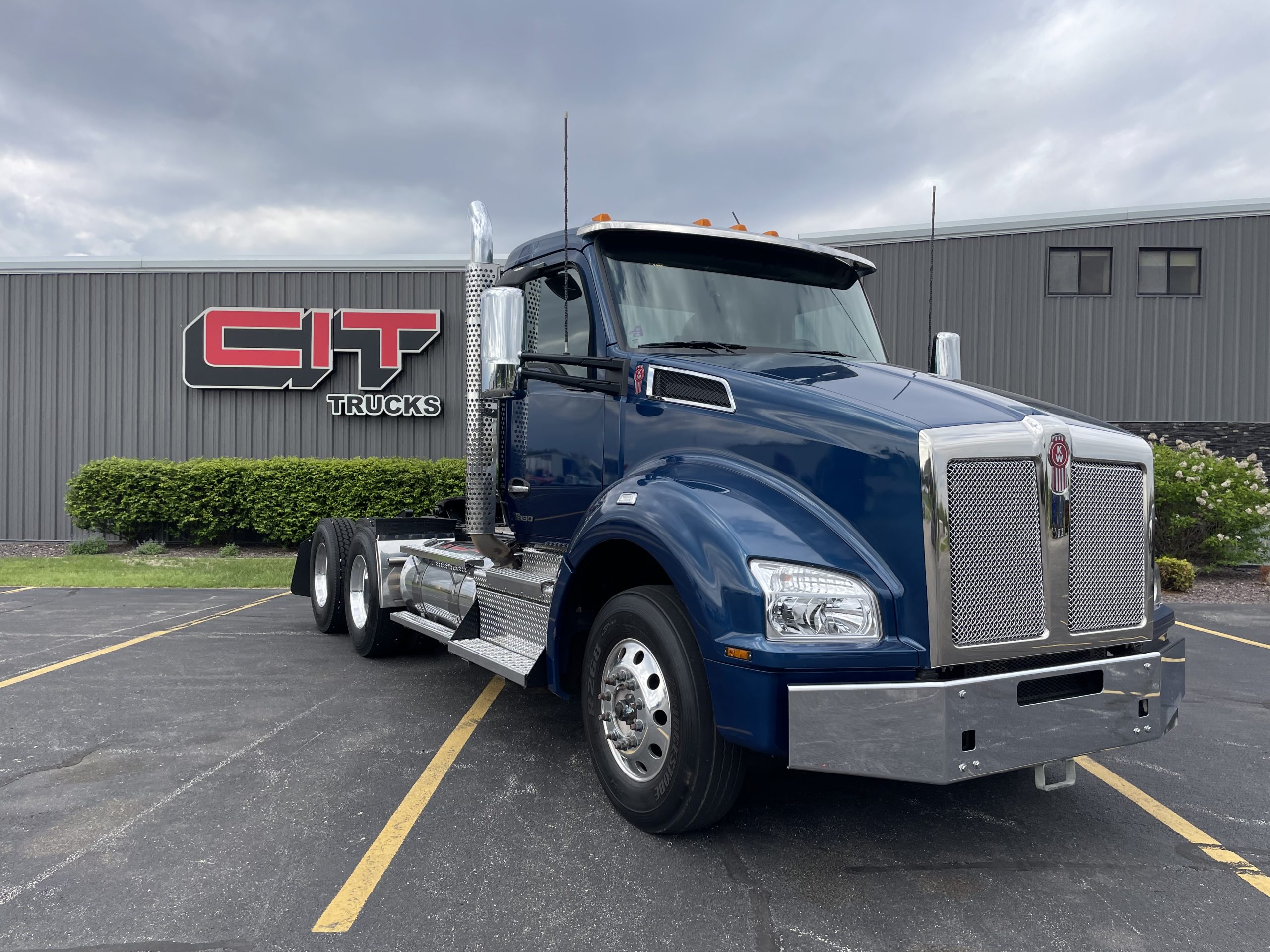 2023 KENWORTH T880 - image 3 of 6