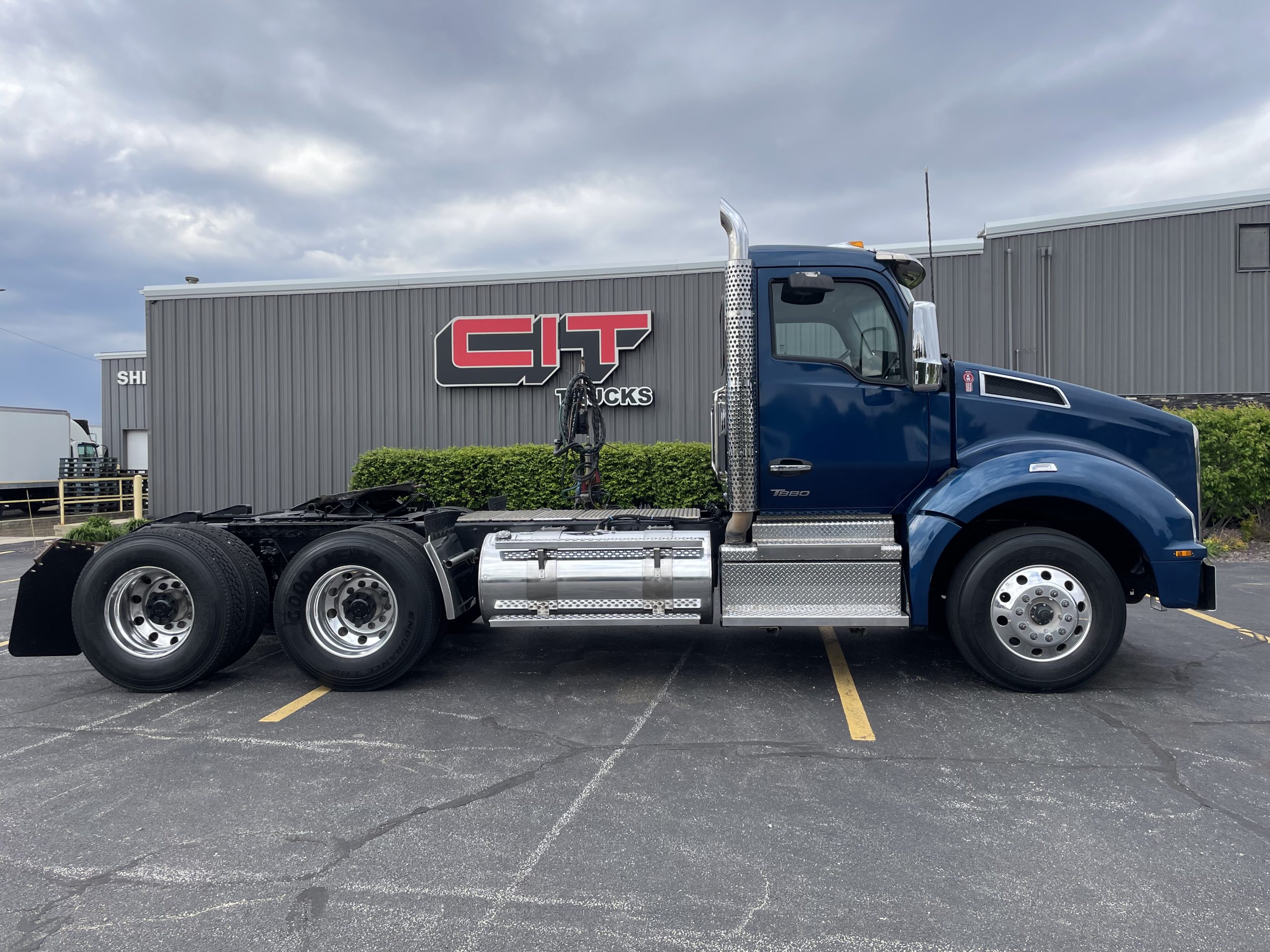 2023 KENWORTH T880 - image 4 of 6