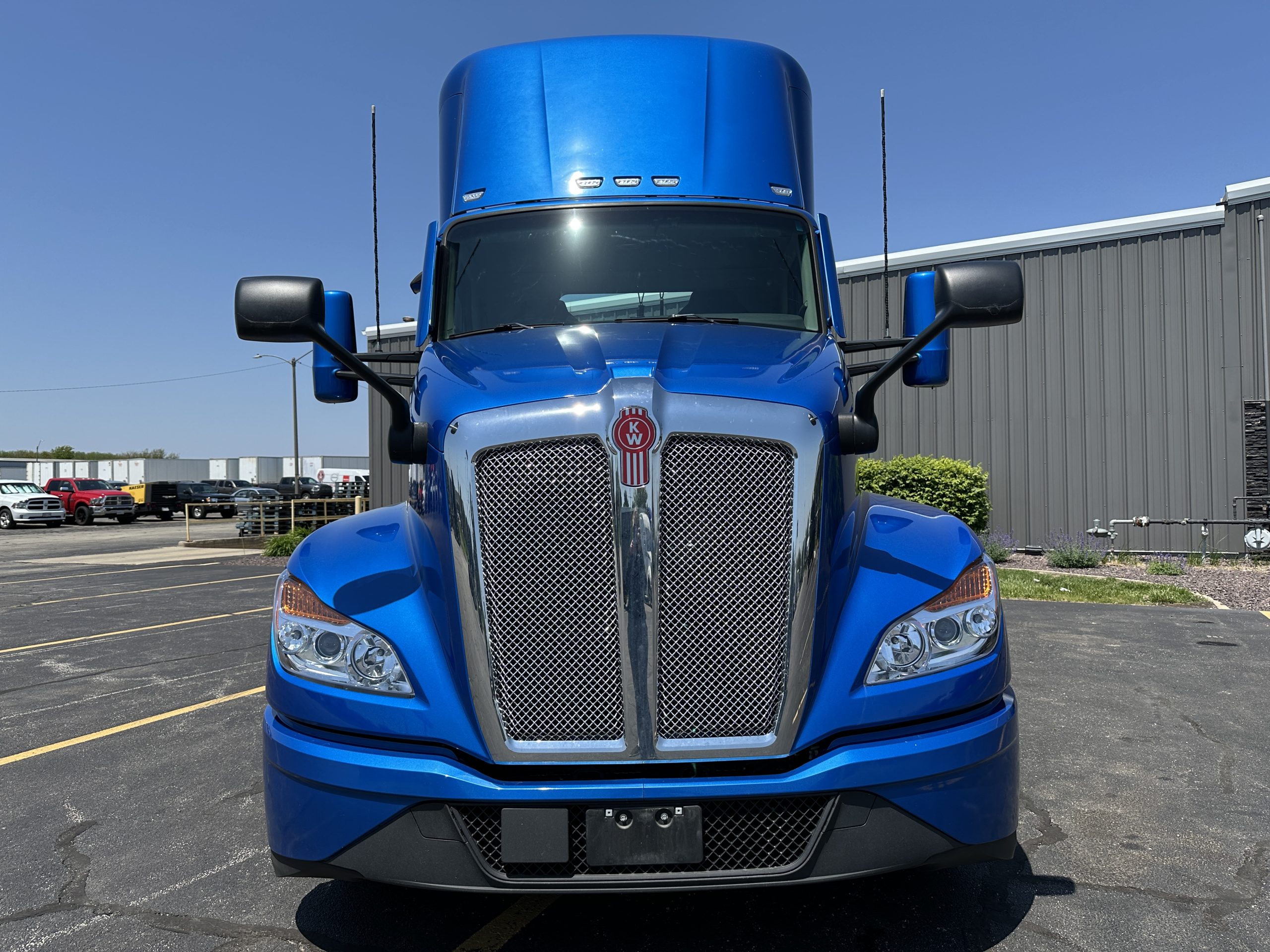 2023 KENWORTH T680 - image 4 of 6