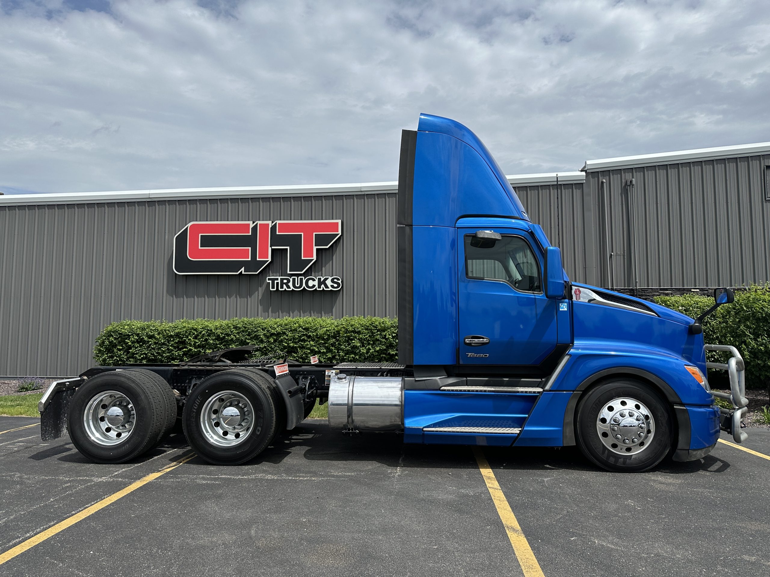 2023 KENWORTH T680 - image 4 of 6