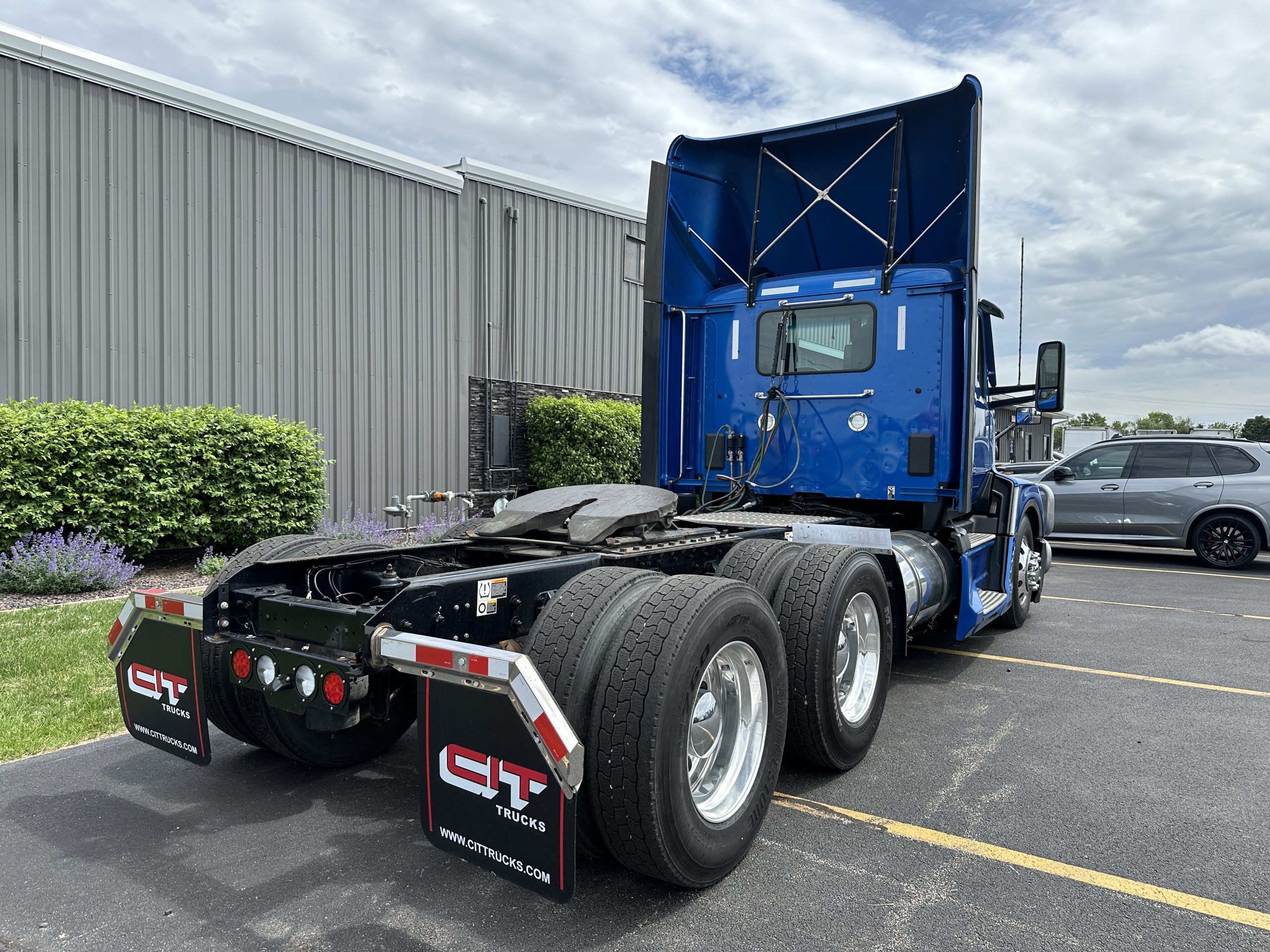 2023 KENWORTH T680 - image 5 of 6
