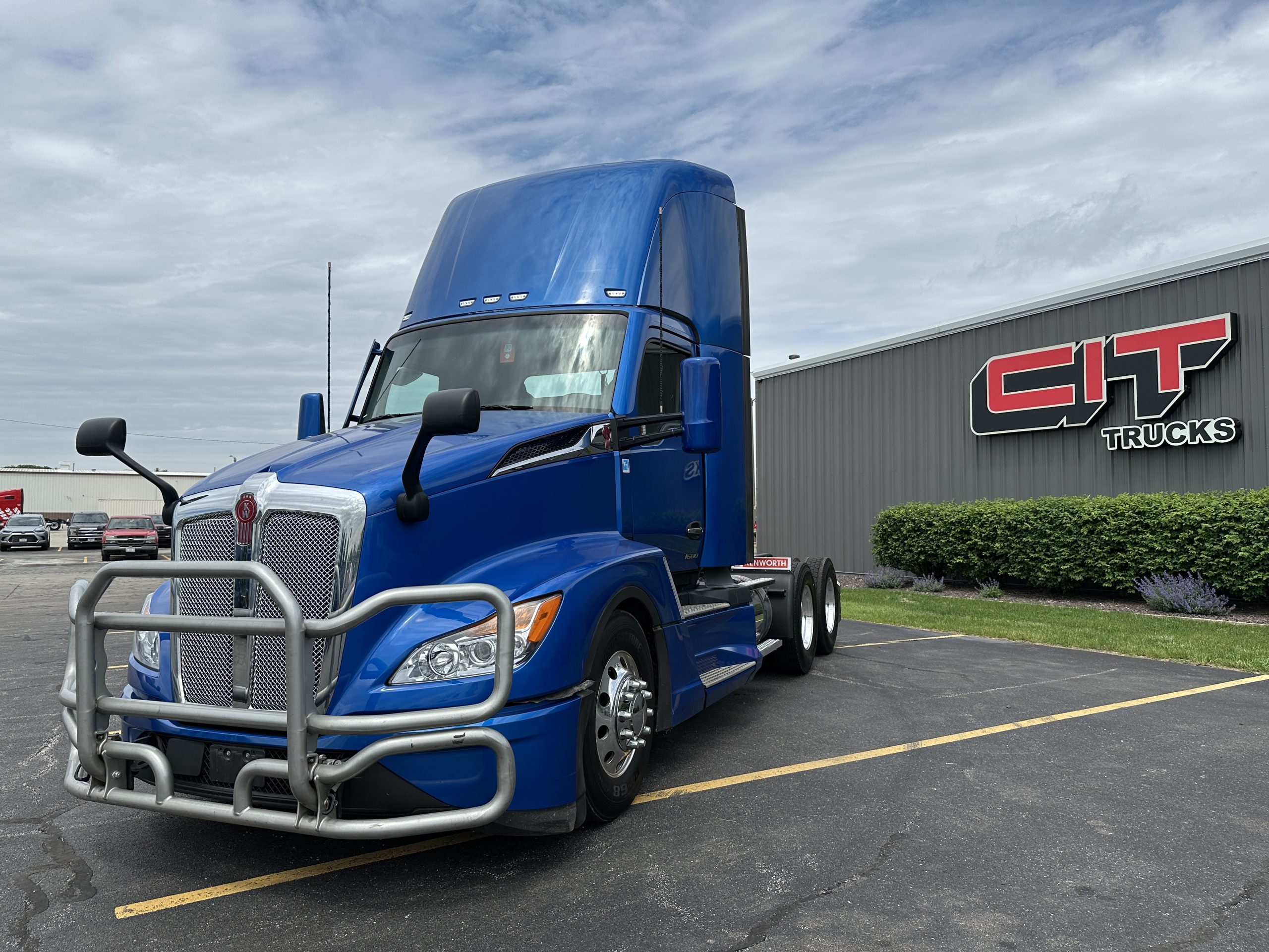 2023 KENWORTH T680 - image 1 of 6