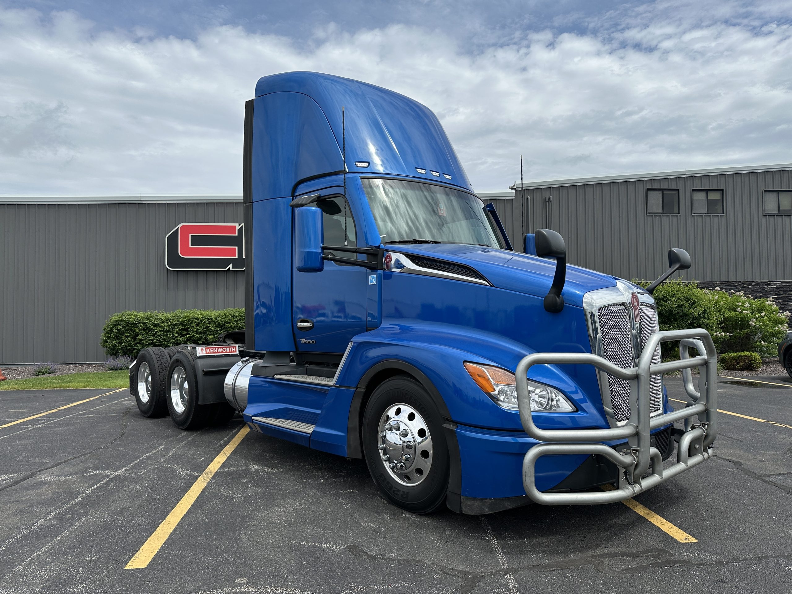 2023 KENWORTH T680 - image 3 of 6