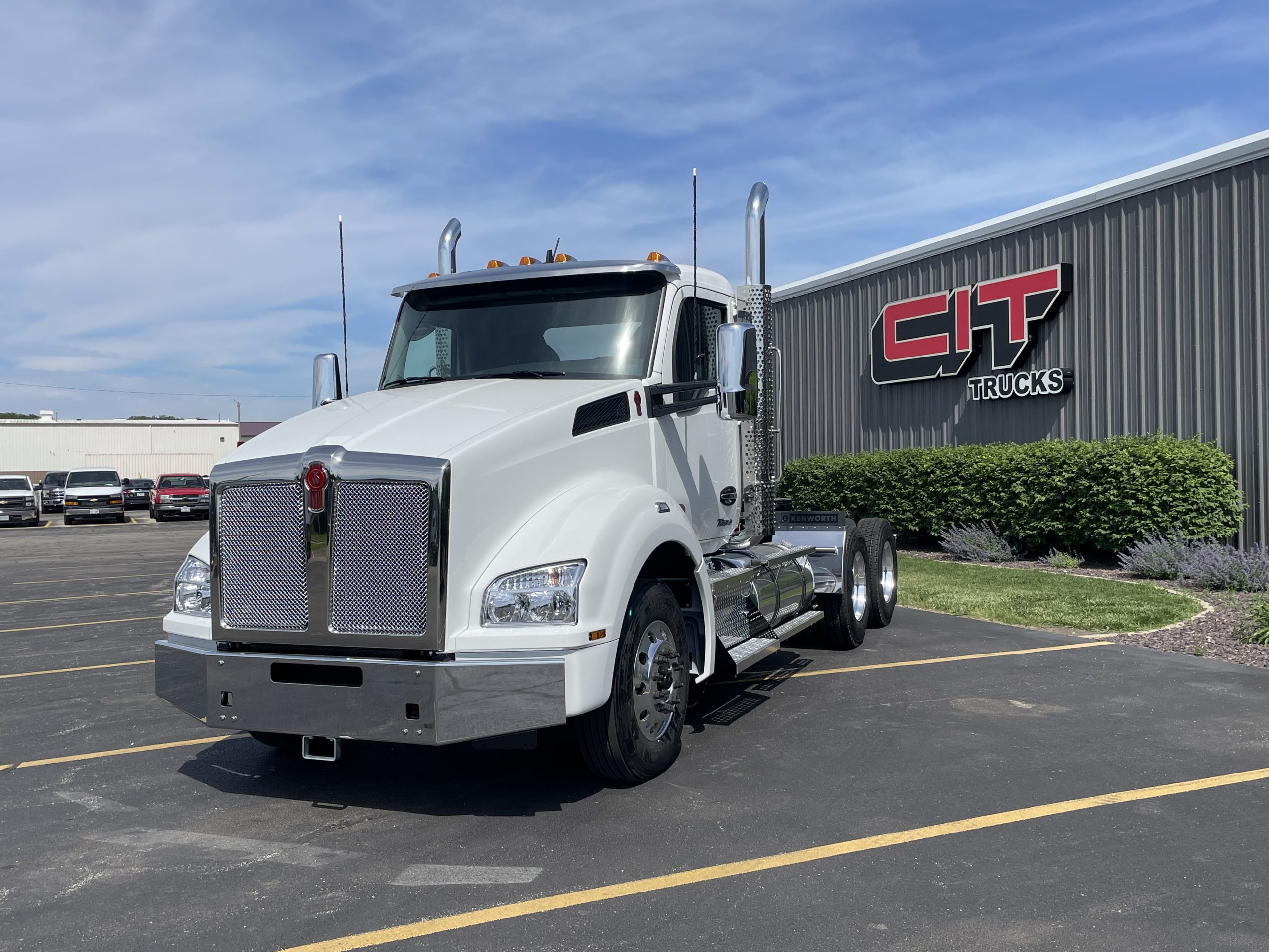 NEW 2027 KENWORTH T880 - image 1 of 6