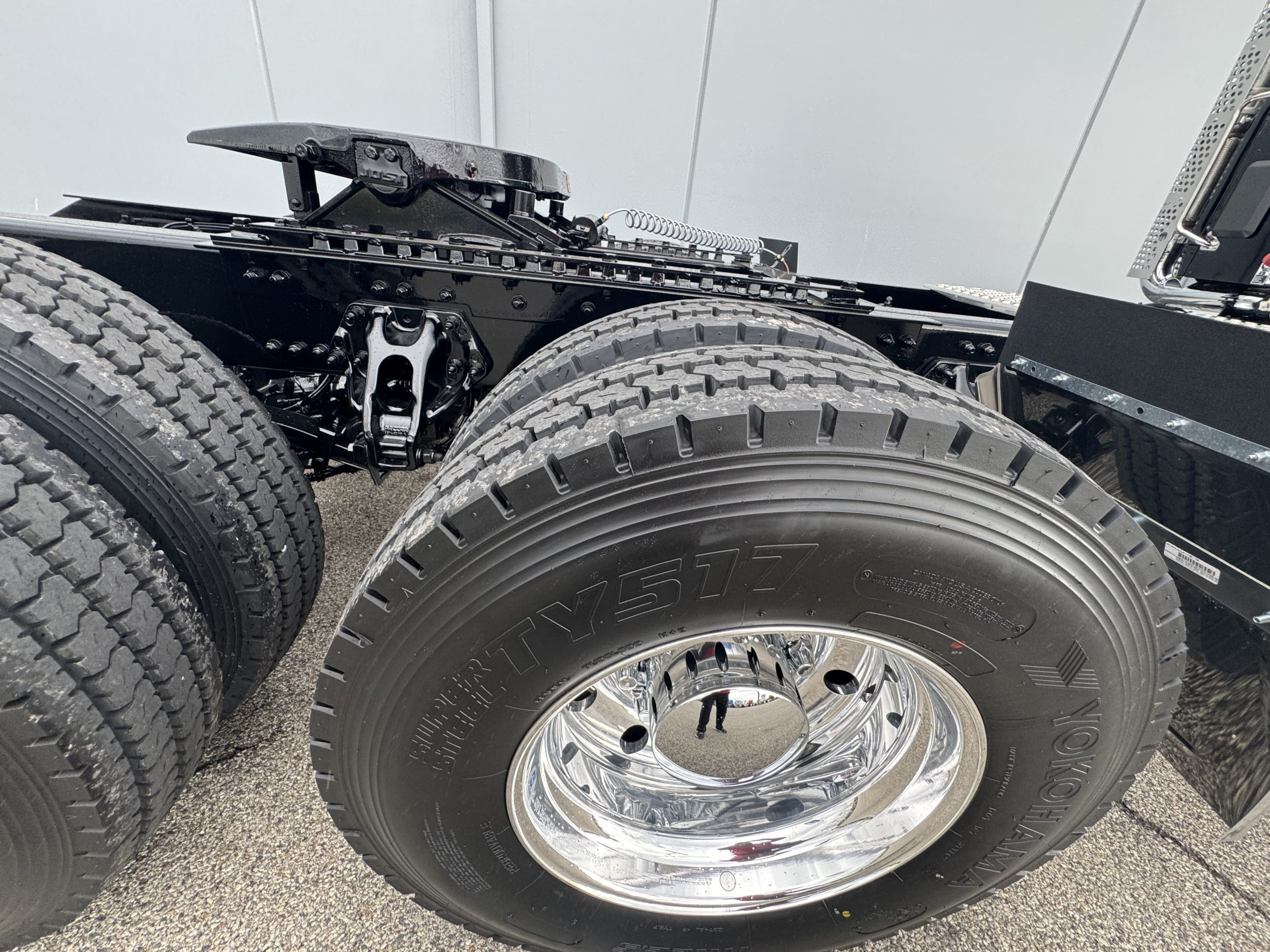 NEW 2027 Kenworth T880 - image 1 of 6