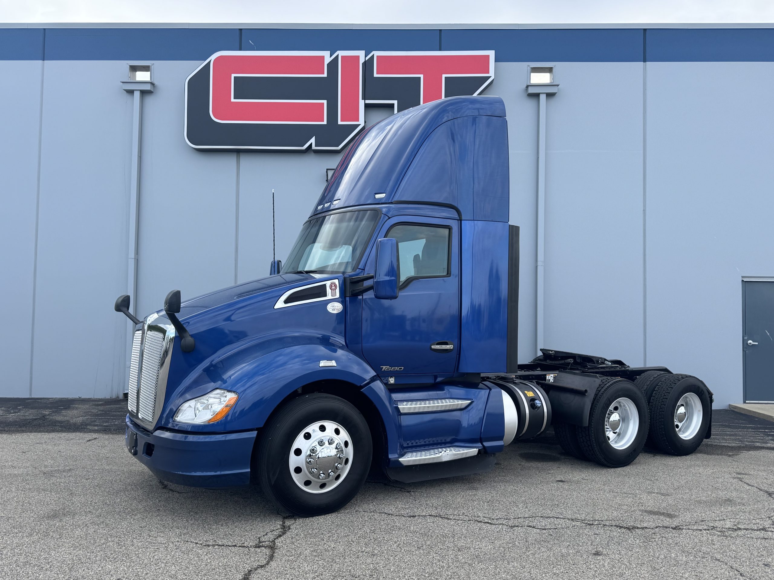 2021 KENWORTH T680 - image 1 of 6