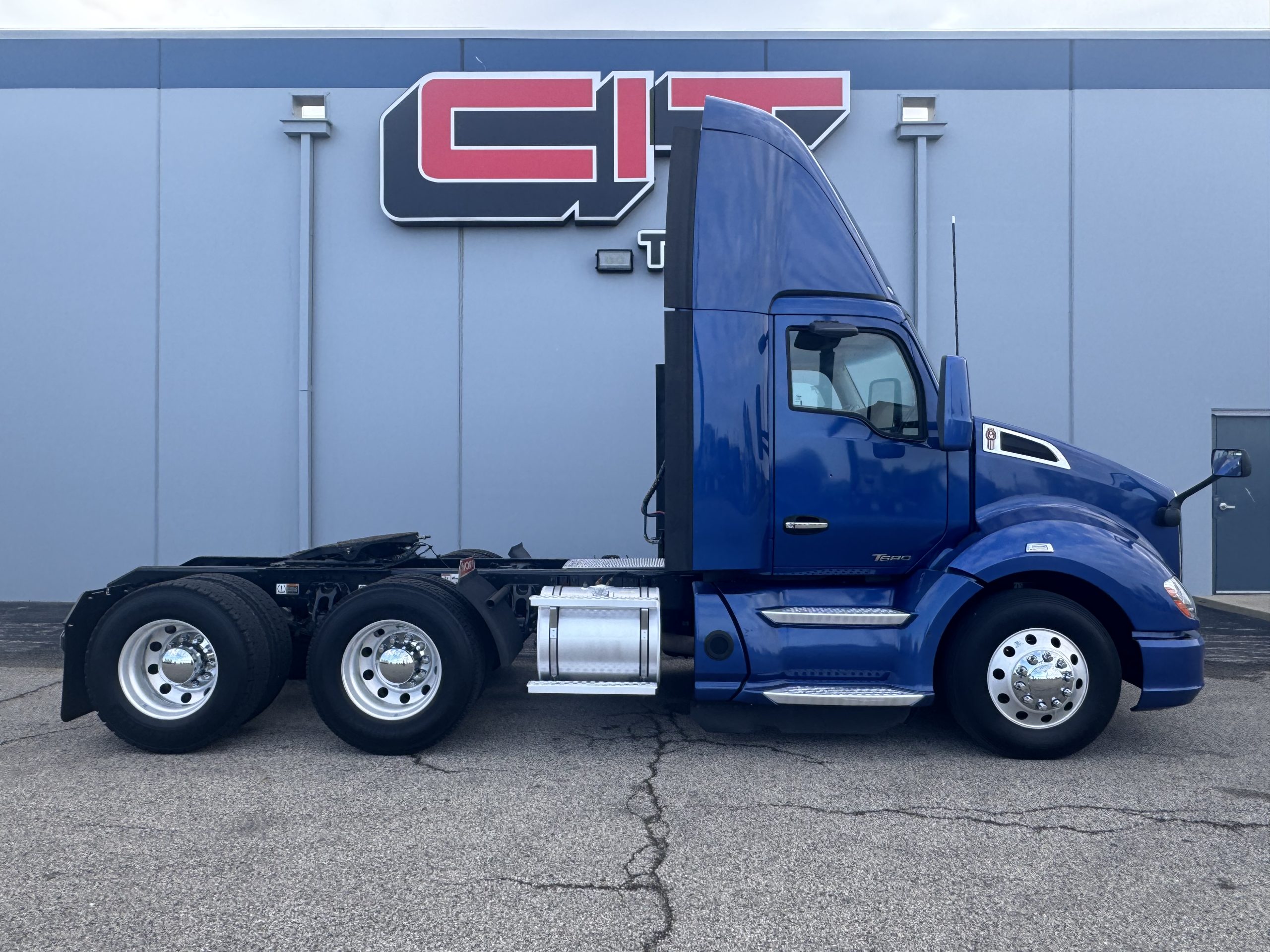 2021 KENWORTH T680 - image 4 of 6