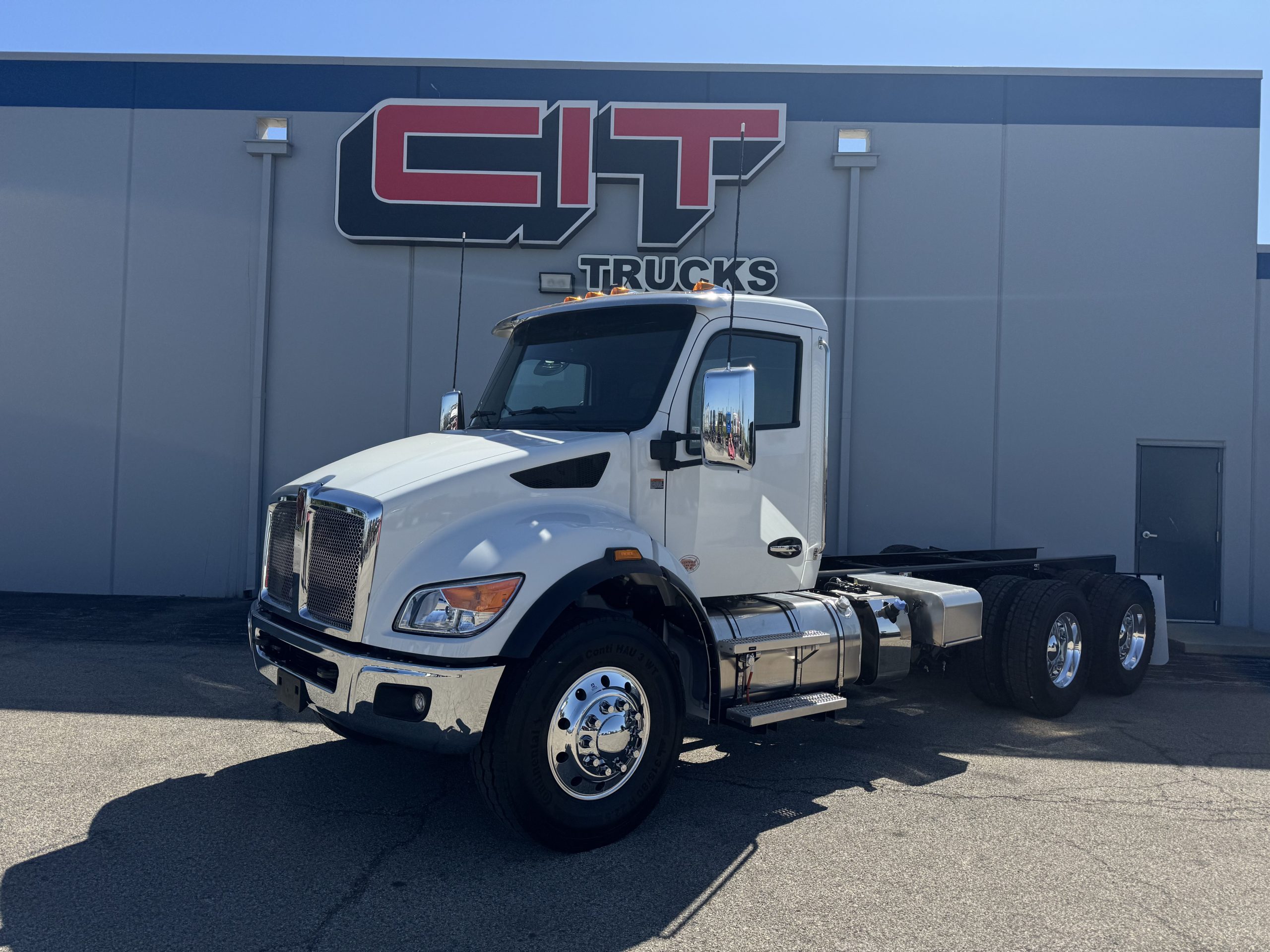 NEW 2026 KENWORTH T480 - image 1 of 6
