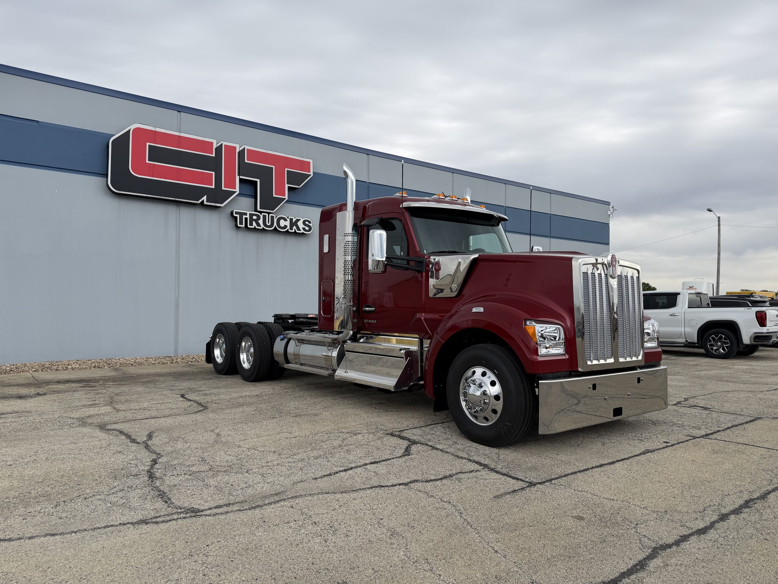 NEW 2027 KENWORTH W990 - image 3 of 6