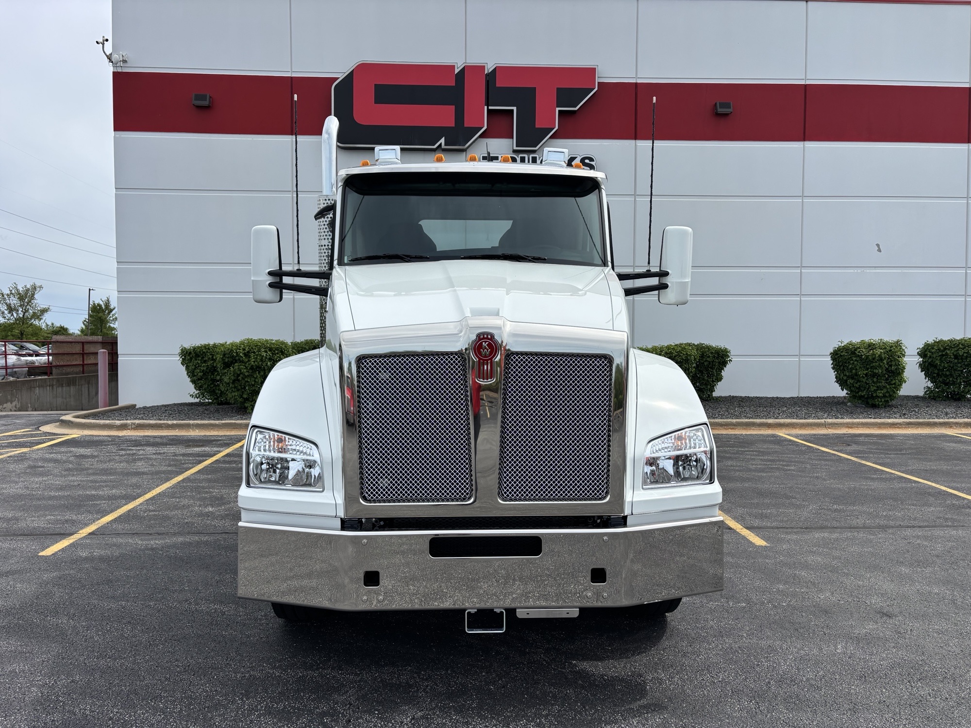 NEW 2027 KENWORTH T880 - image 2 of 6