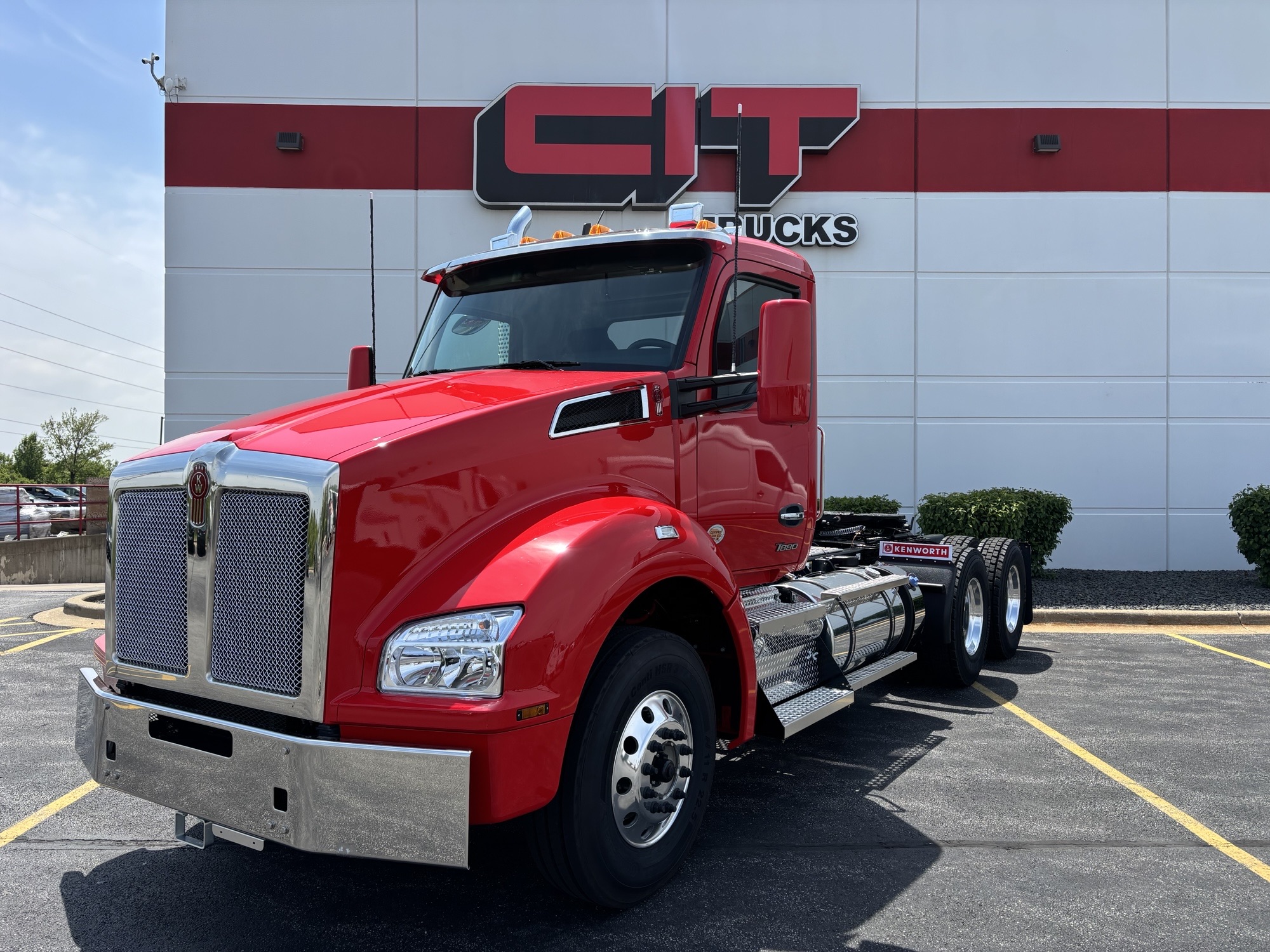 NEW 2027 KENWORTH T880 - image 1 of 6