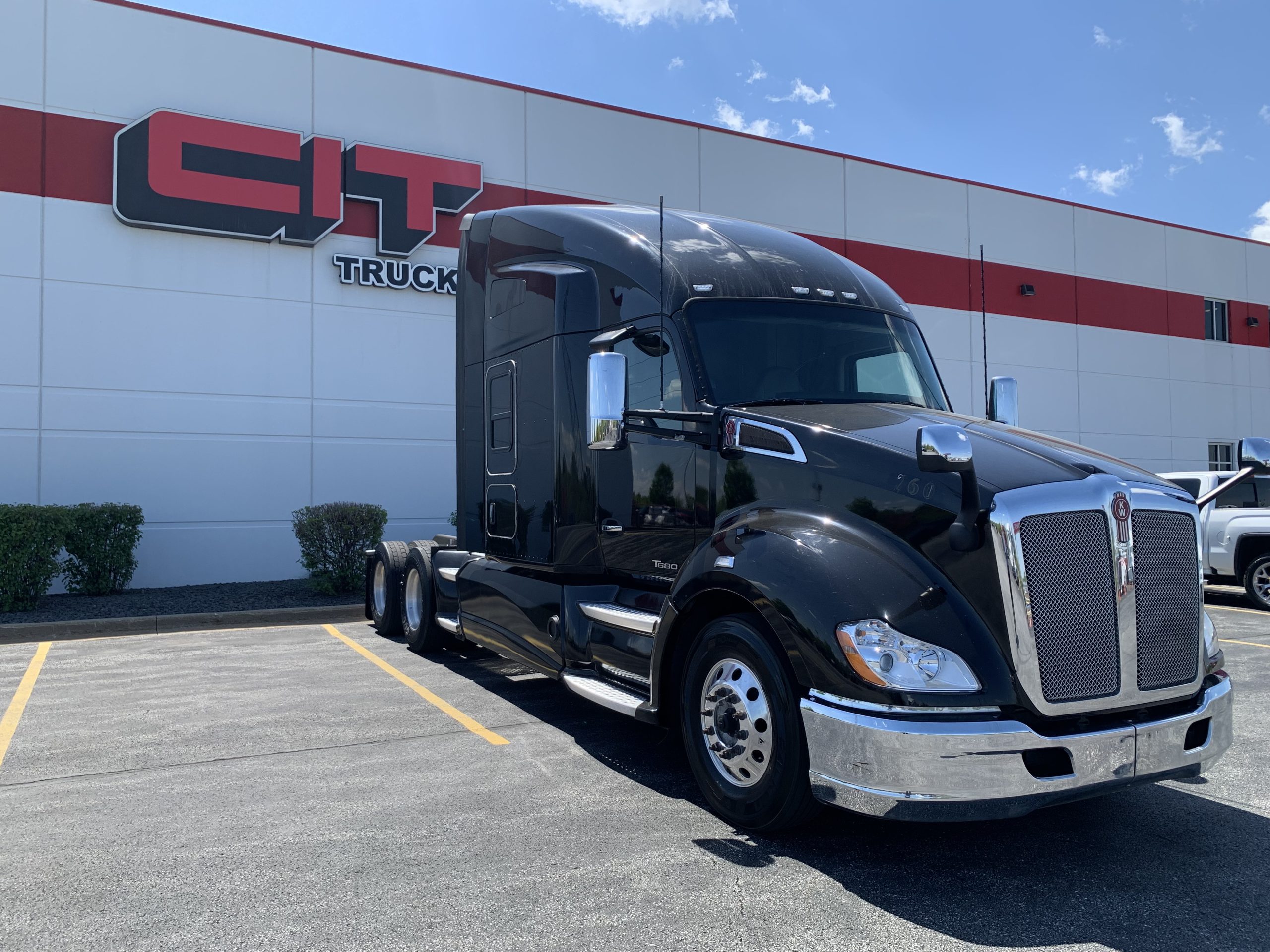 2020 KENWORTH T680 - image 3 of 6