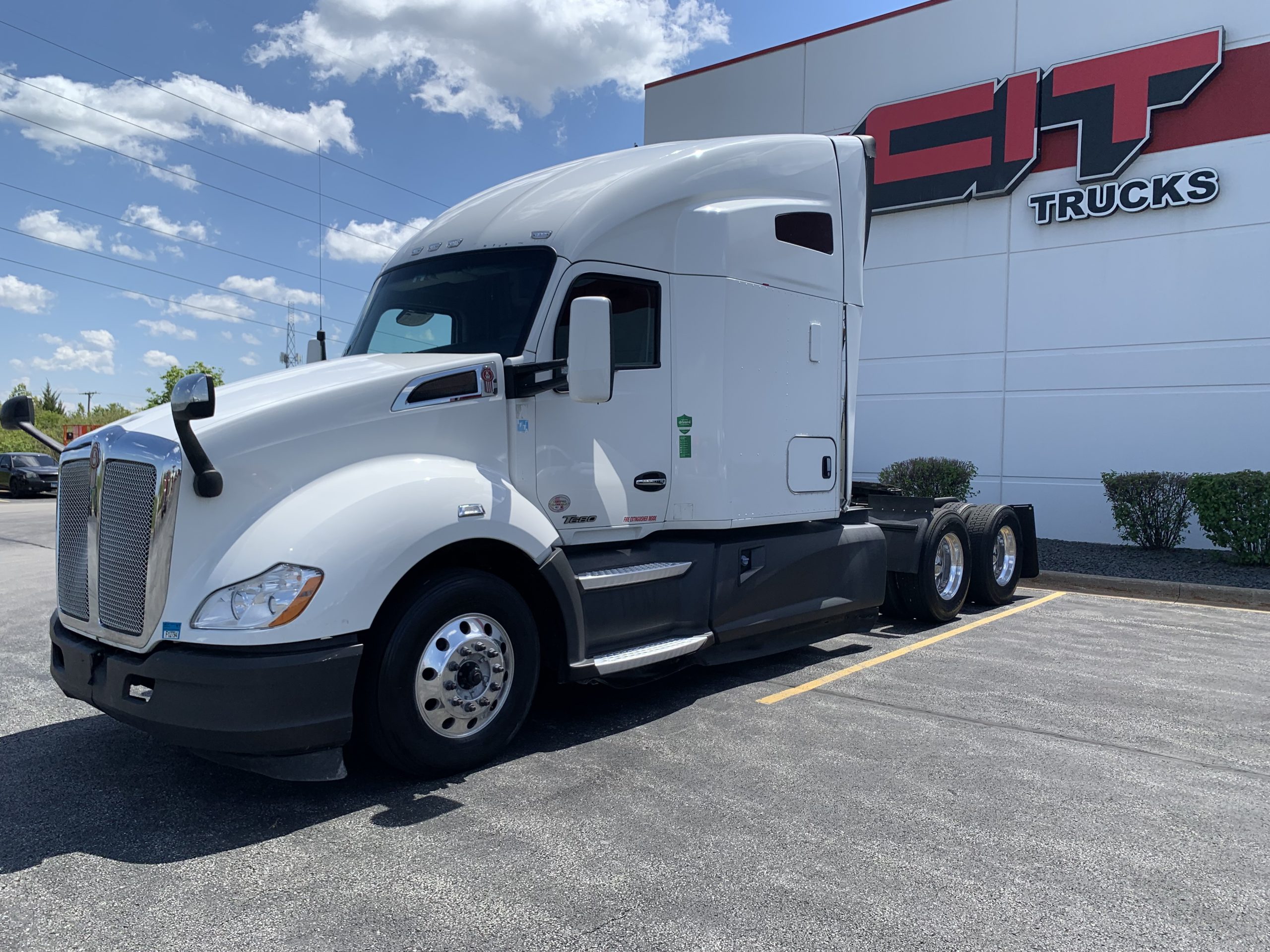 2022 KENWORTH T680 2022 KENWORTH T680 - image 1 of 6