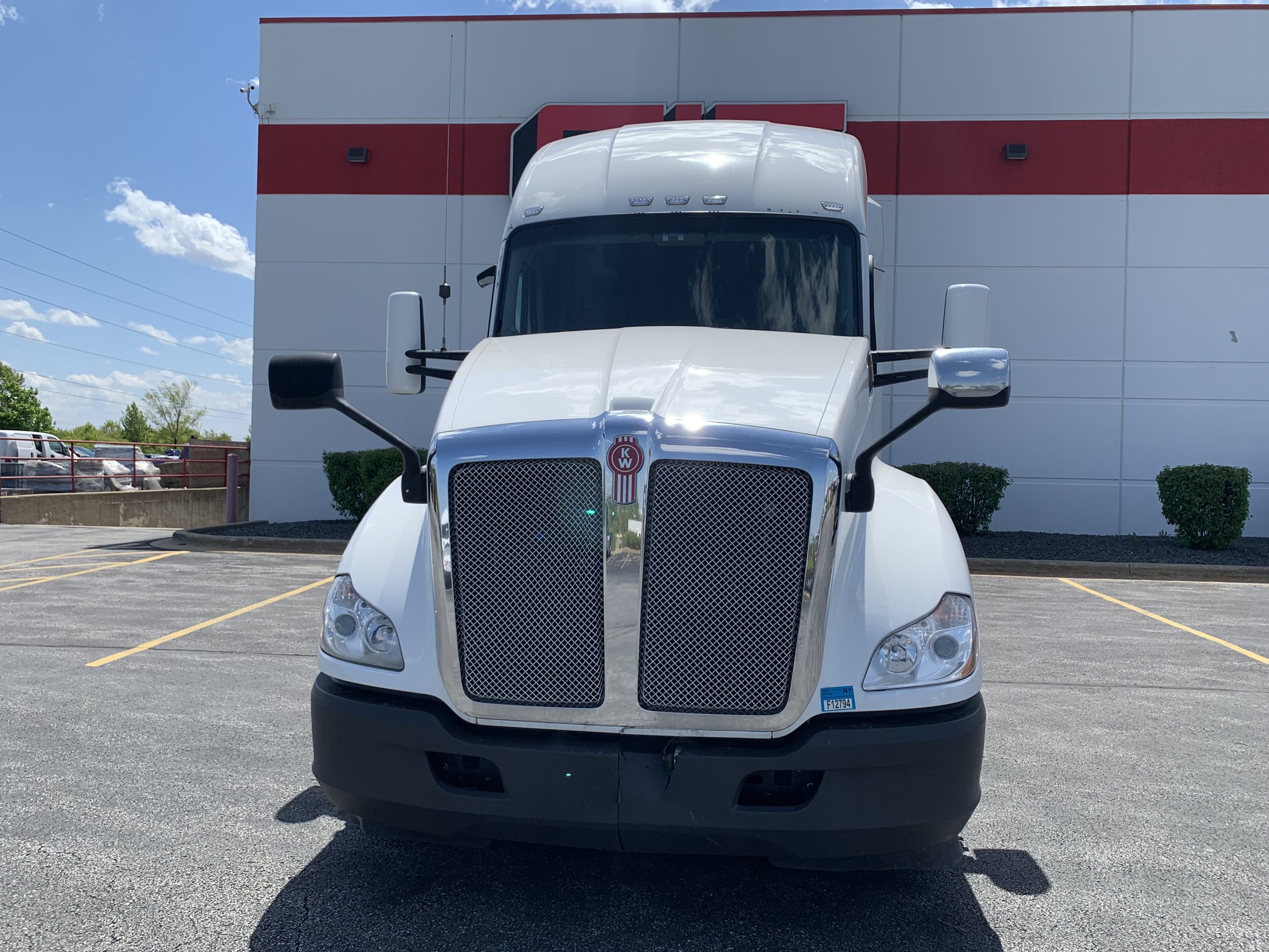 2022 KENWORTH T680 2022 KENWORTH T680 - image 2 of 6