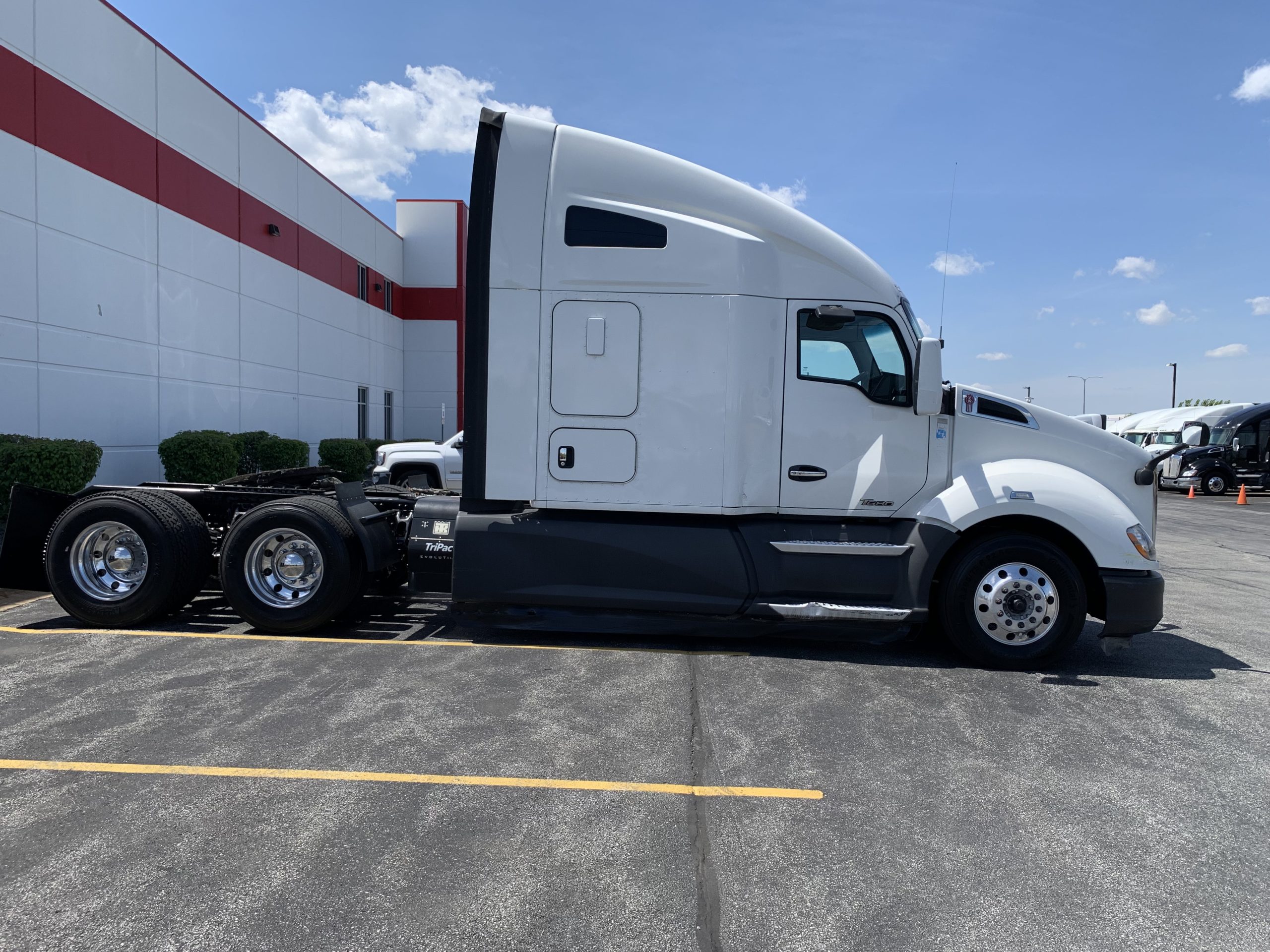 2022 KENWORTH T680 2022 KENWORTH T680 - image 4 of 6