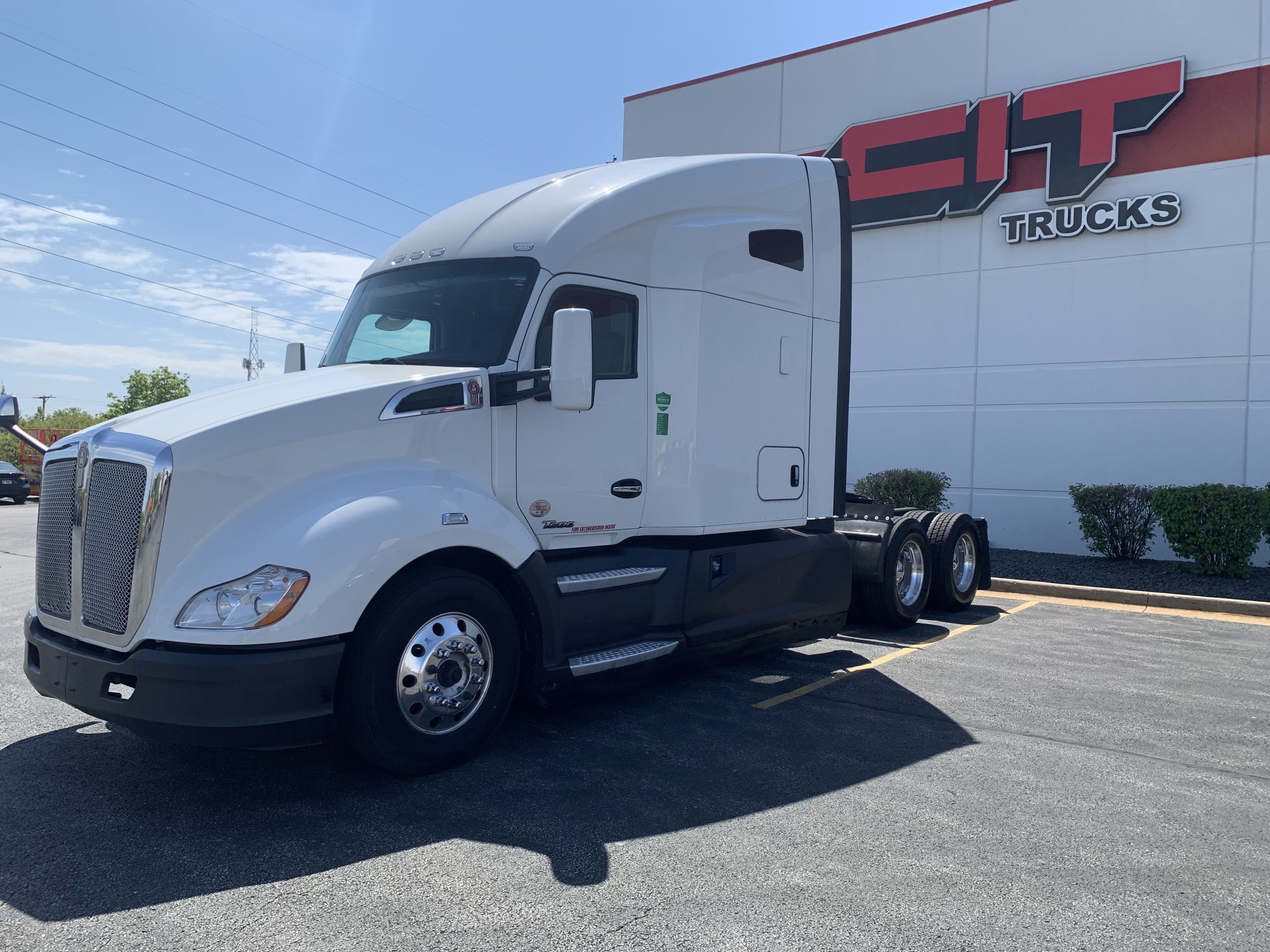 2022 KENWORTH T680 2022 KENWORTH T680 - image 1 of 6