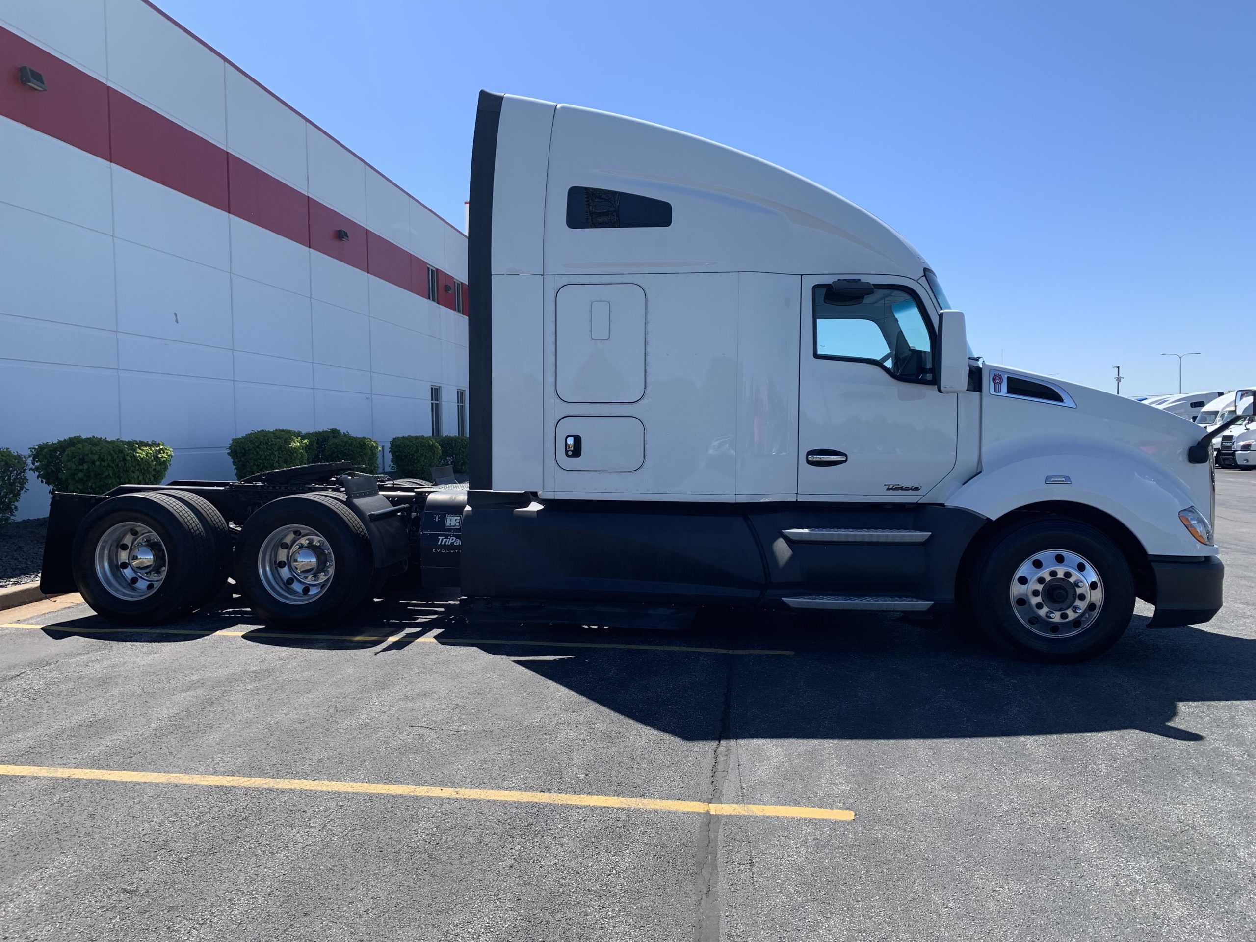 2022 KENWORTH T680 2022 KENWORTH T680 - image 4 of 6