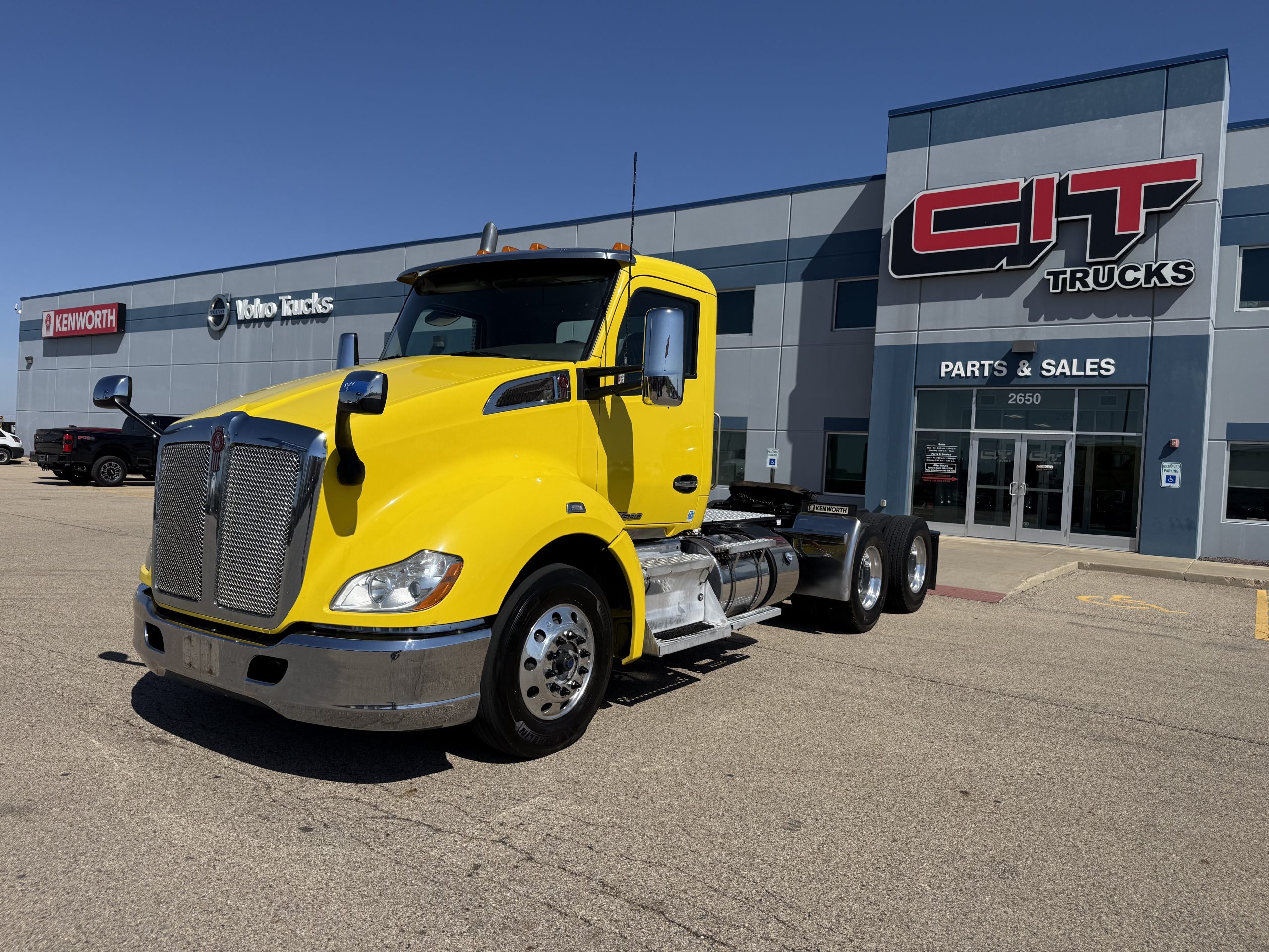 2016 KENWORTH T680 - image 1 of 6