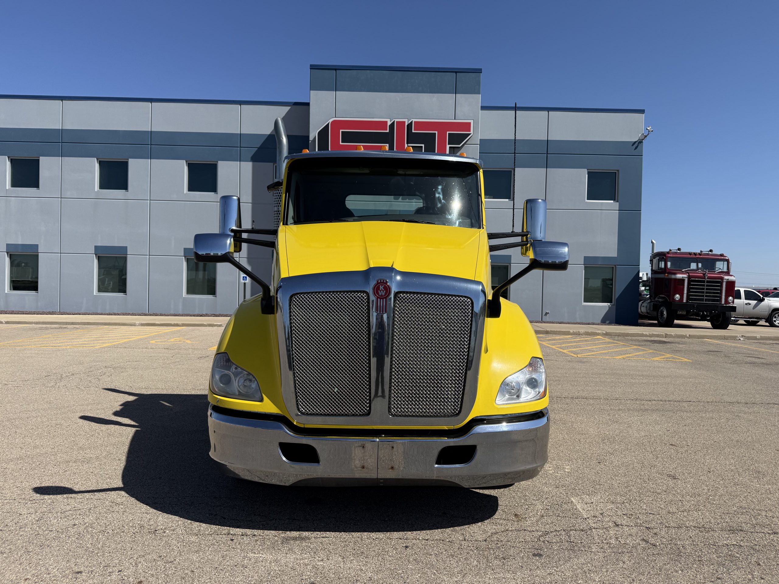 2016 KENWORTH T680 - image 2 of 6