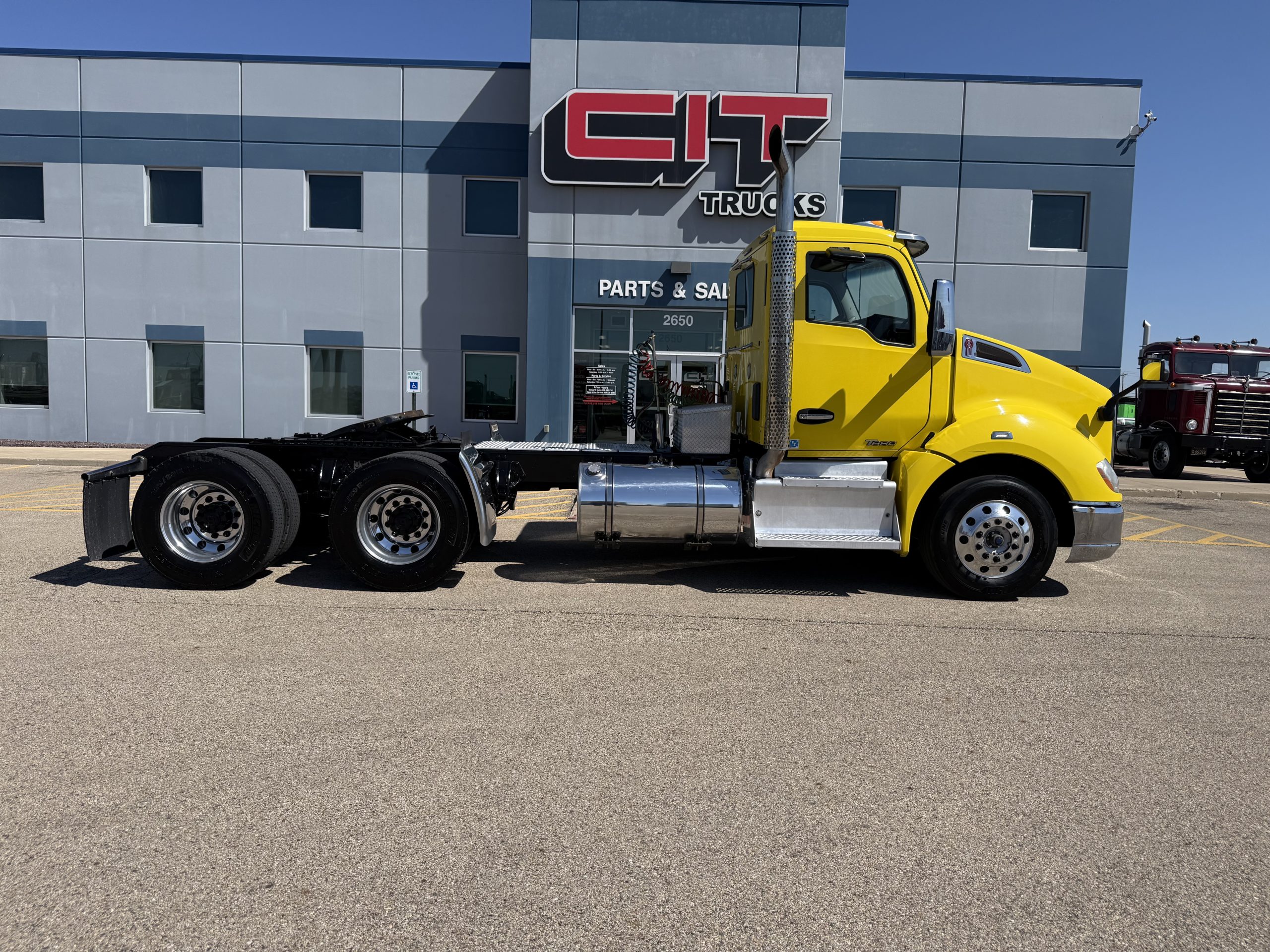 2016 KENWORTH T680 - image 4 of 6