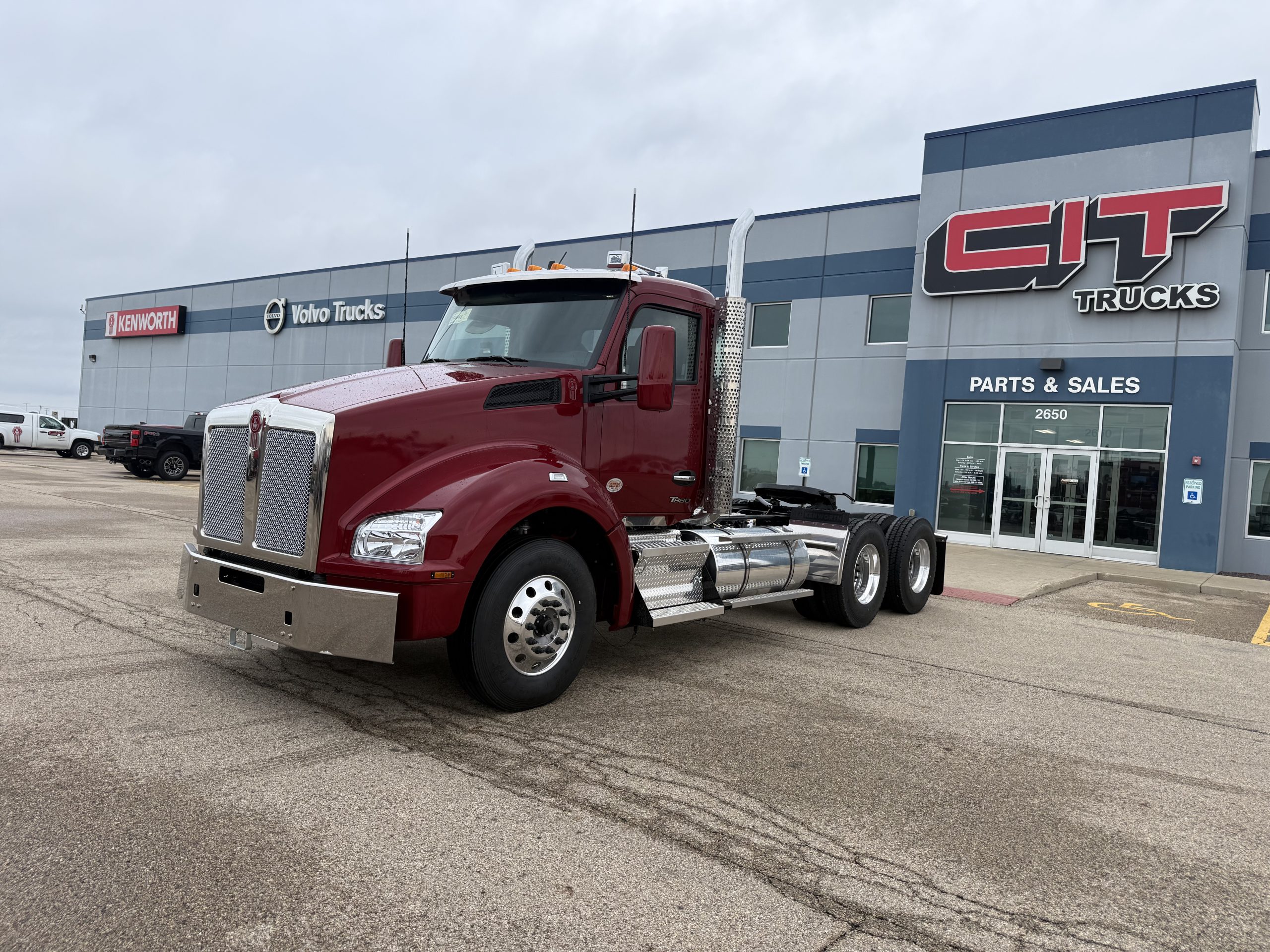 NEW 2027 KENWORTH T880 - image 1 of 6