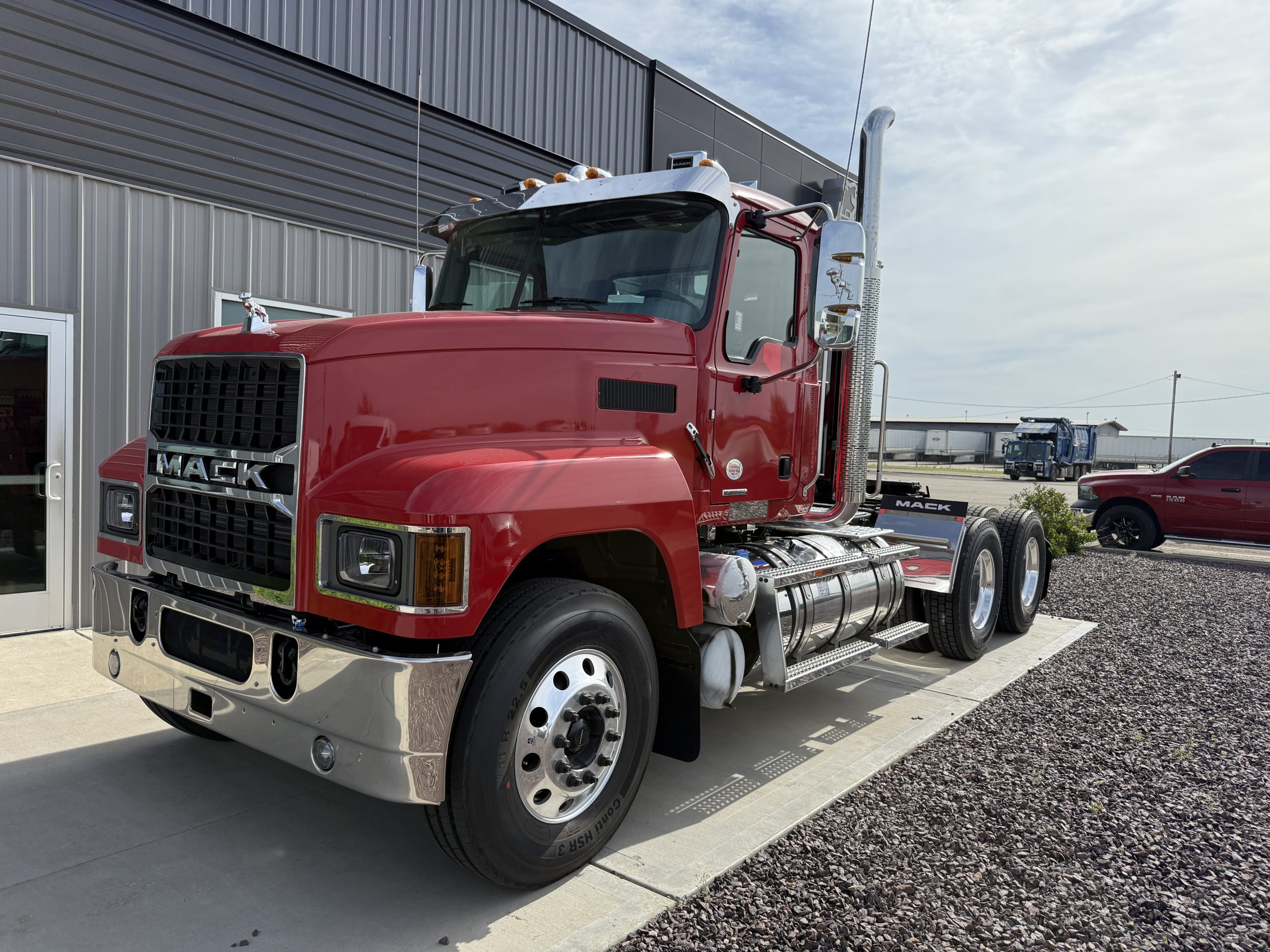 NEW 2027 MACK PINNACLE - image 1 of 6