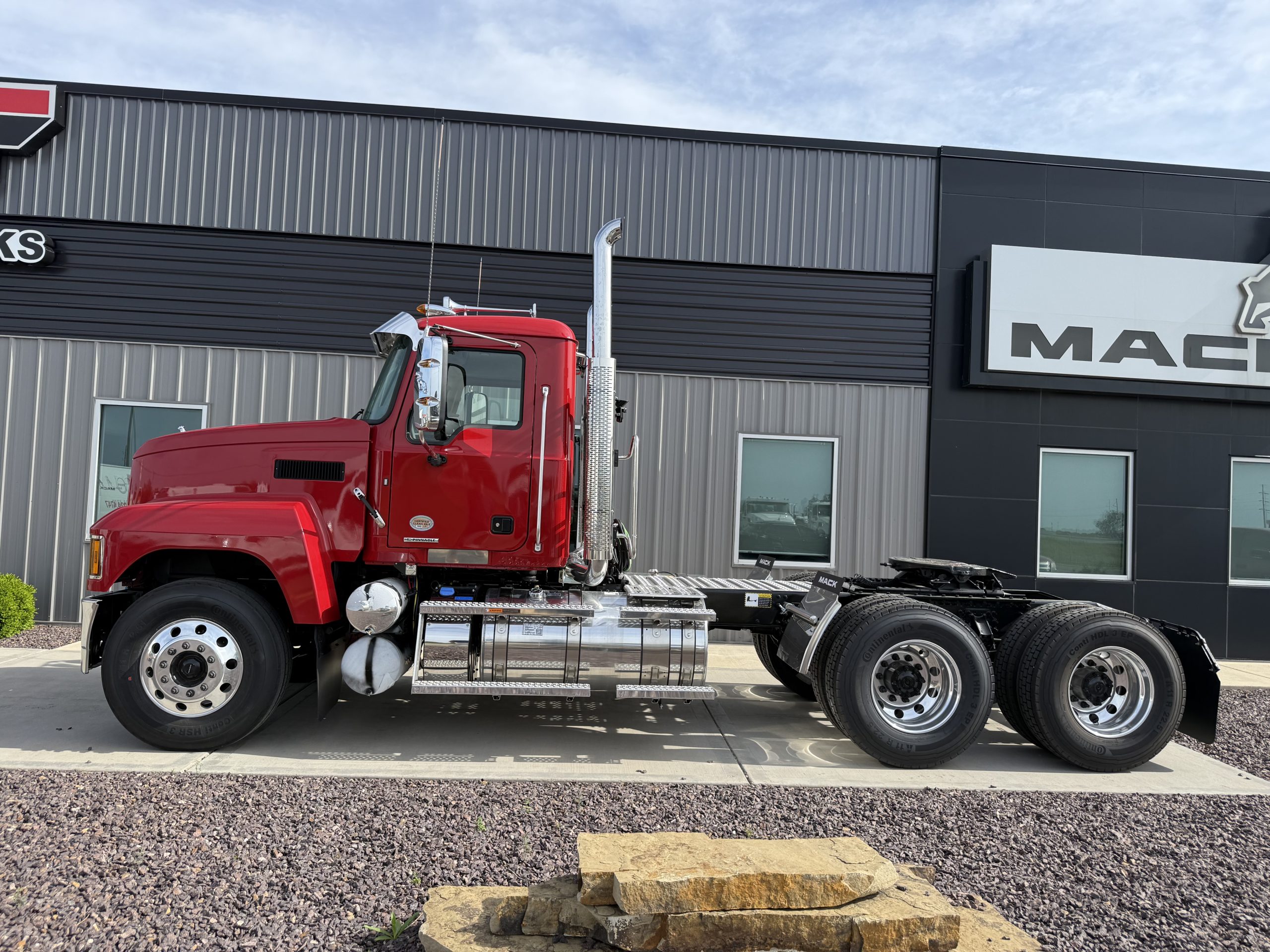 NEW 2027 MACK PINNACLE - image 5 of 6