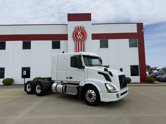 2016 VOLVO VNL430 2016 VOLVO VNL430 - image 3 of 6