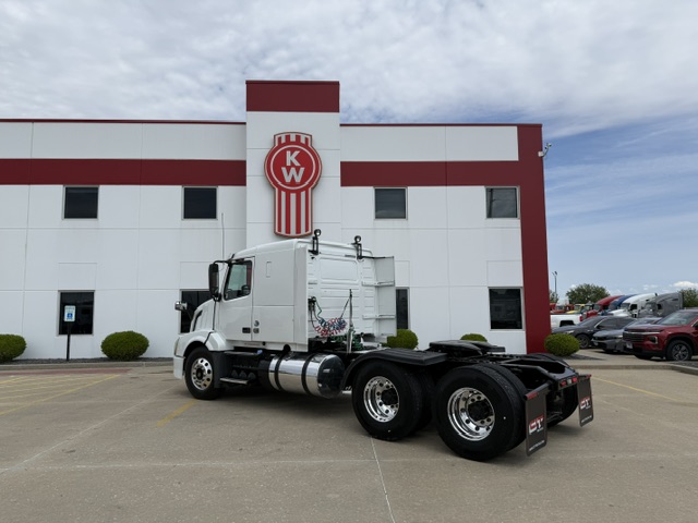 2016 VOLVO VNL430 2016 VOLVO VNL430 - image 6 of 6