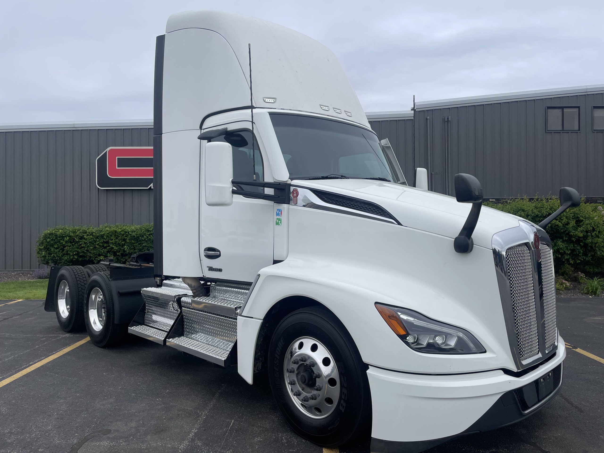 2023 KENWORTH T680 - image 4 of 6