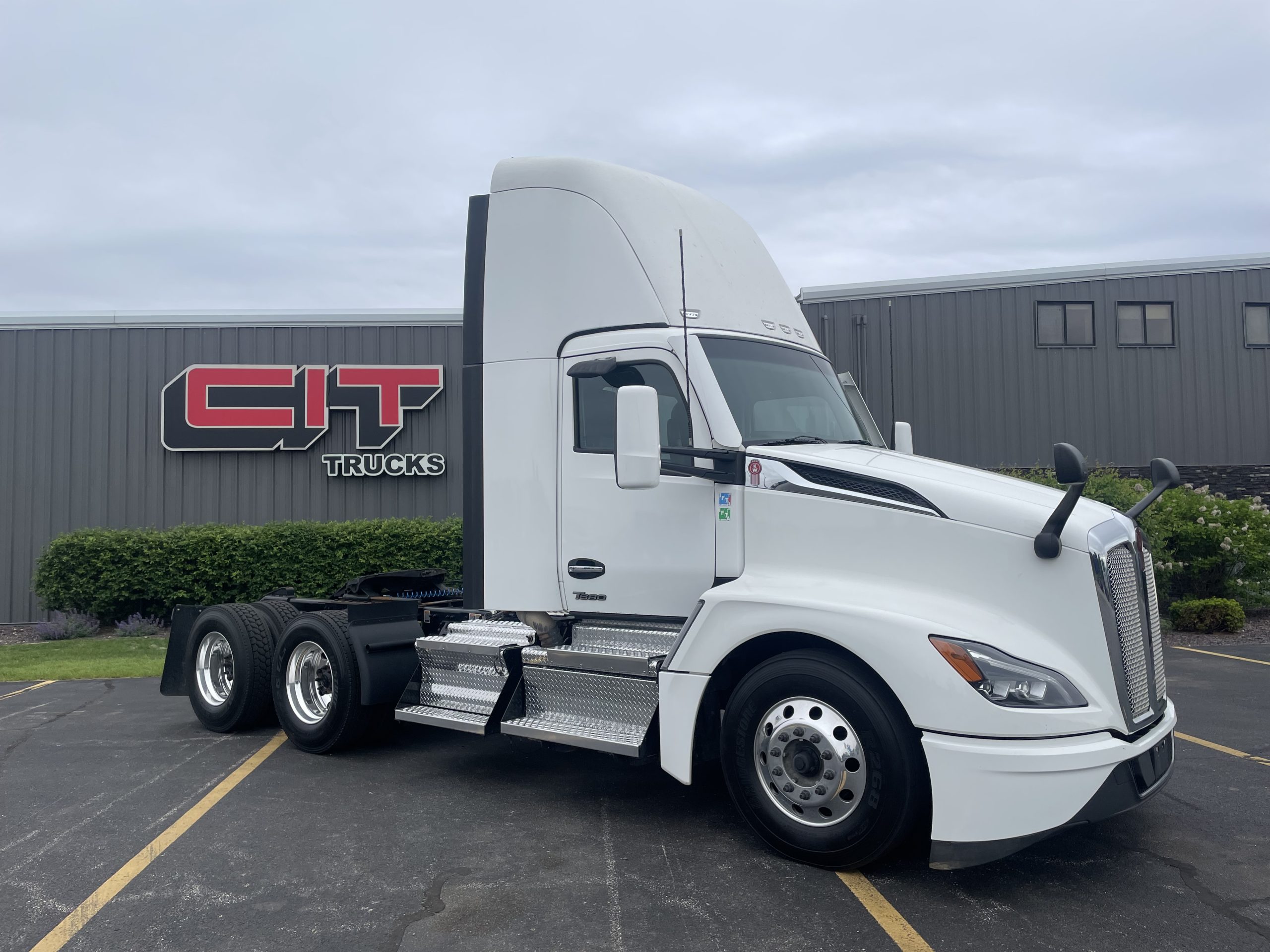 2023 KENWORTH T680 - image 5 of 6
