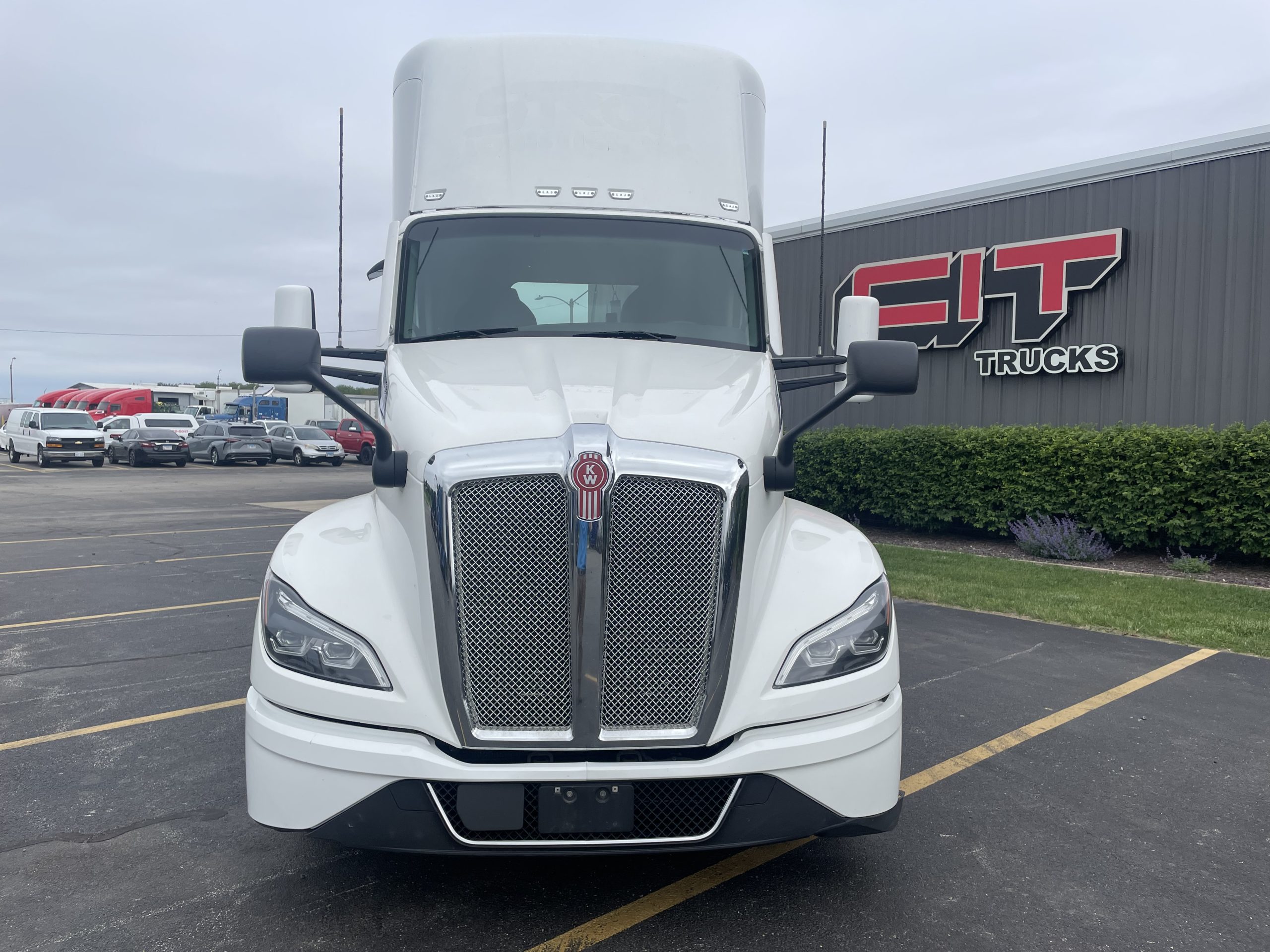2023 KENWORTH T680 - image 4 of 6