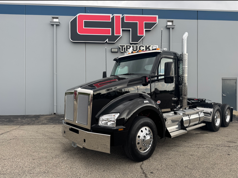 NEW 2027 Kenworth T880 - image 4 of 6