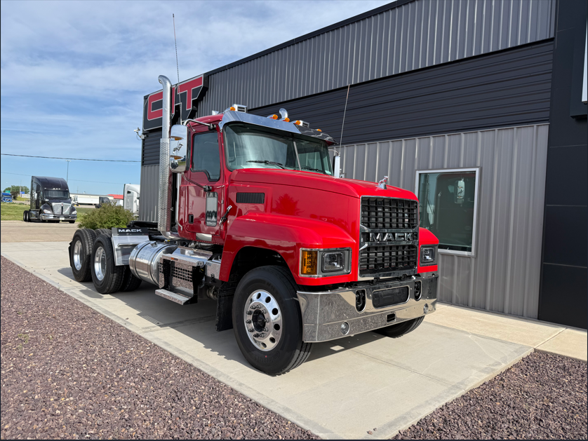 NEW 2027 MACK PINNACLE - image 2 of 6