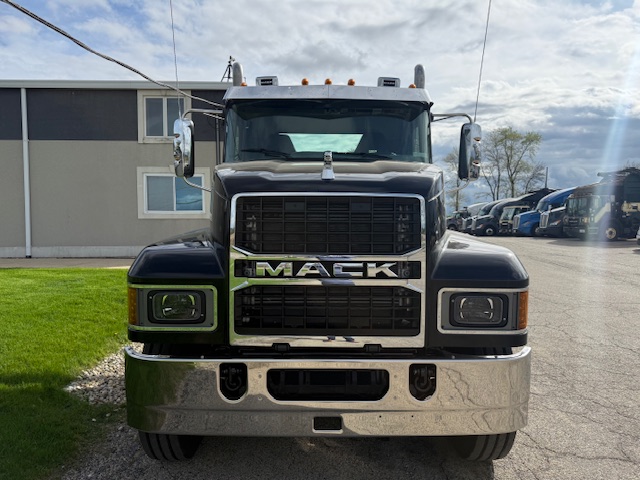 2027 MACK PINNACLE - image 2 of 6