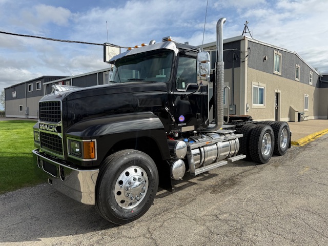 2027 MACK PINNACLE - image 1 of 6