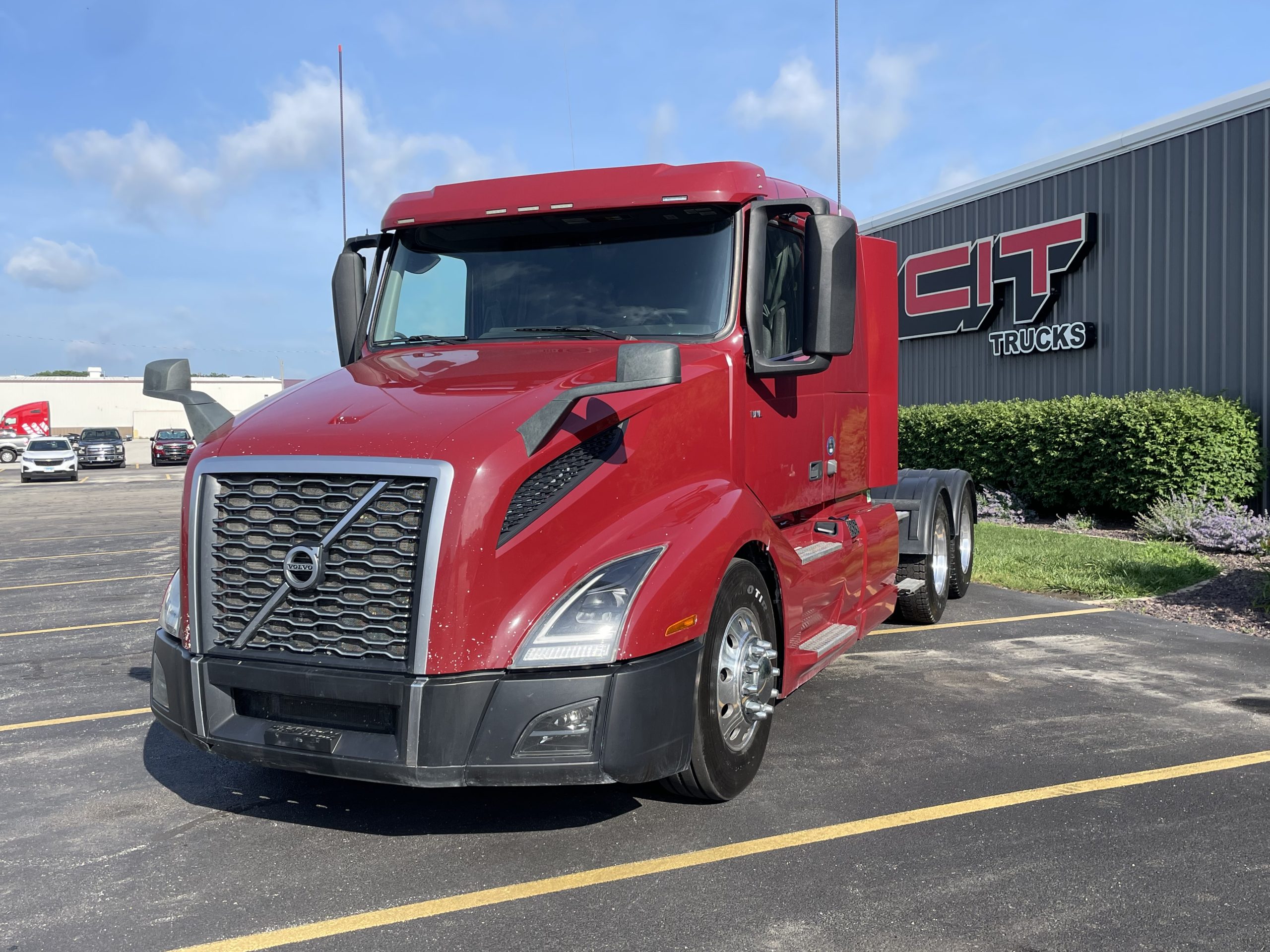 2020 VOLVO VNL430 2020 VOLVO VNL430 - image 1 of 6