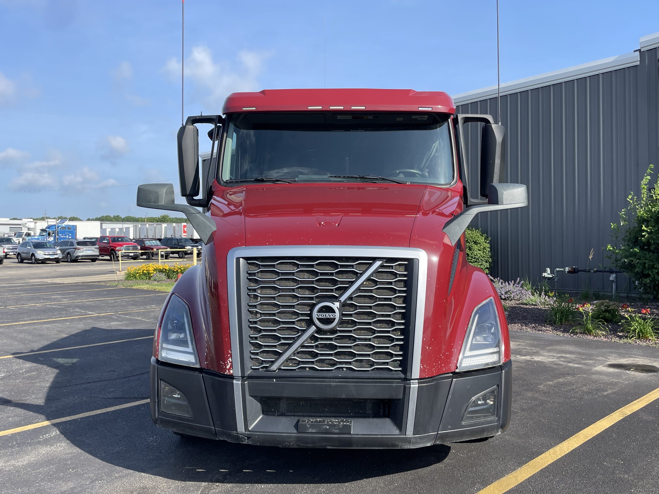 2020 VOLVO VNL430 2020 VOLVO VNL430 - image 2 of 6