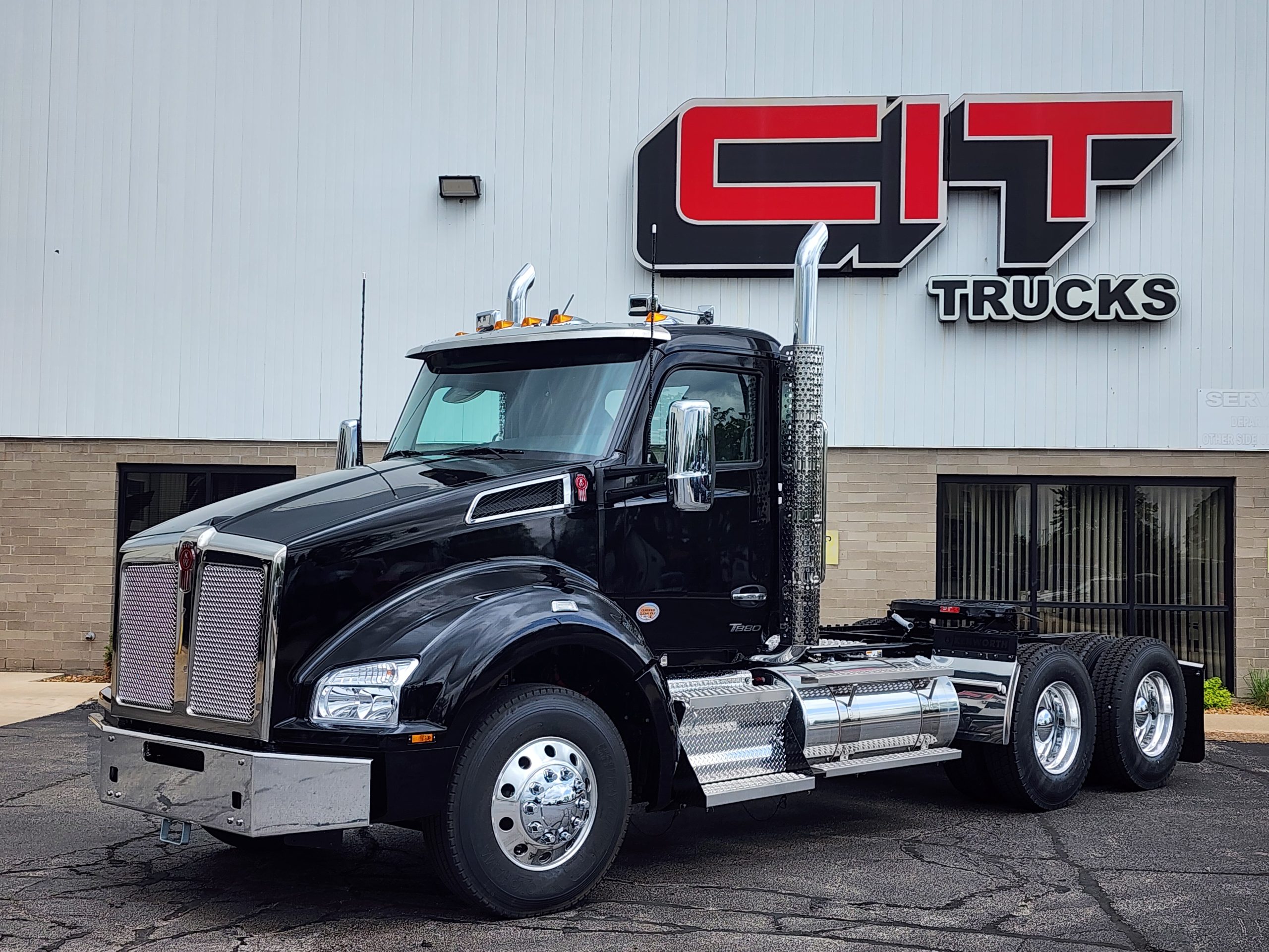 NEW 2027 KENWORTH T880 - image 1 of 6
