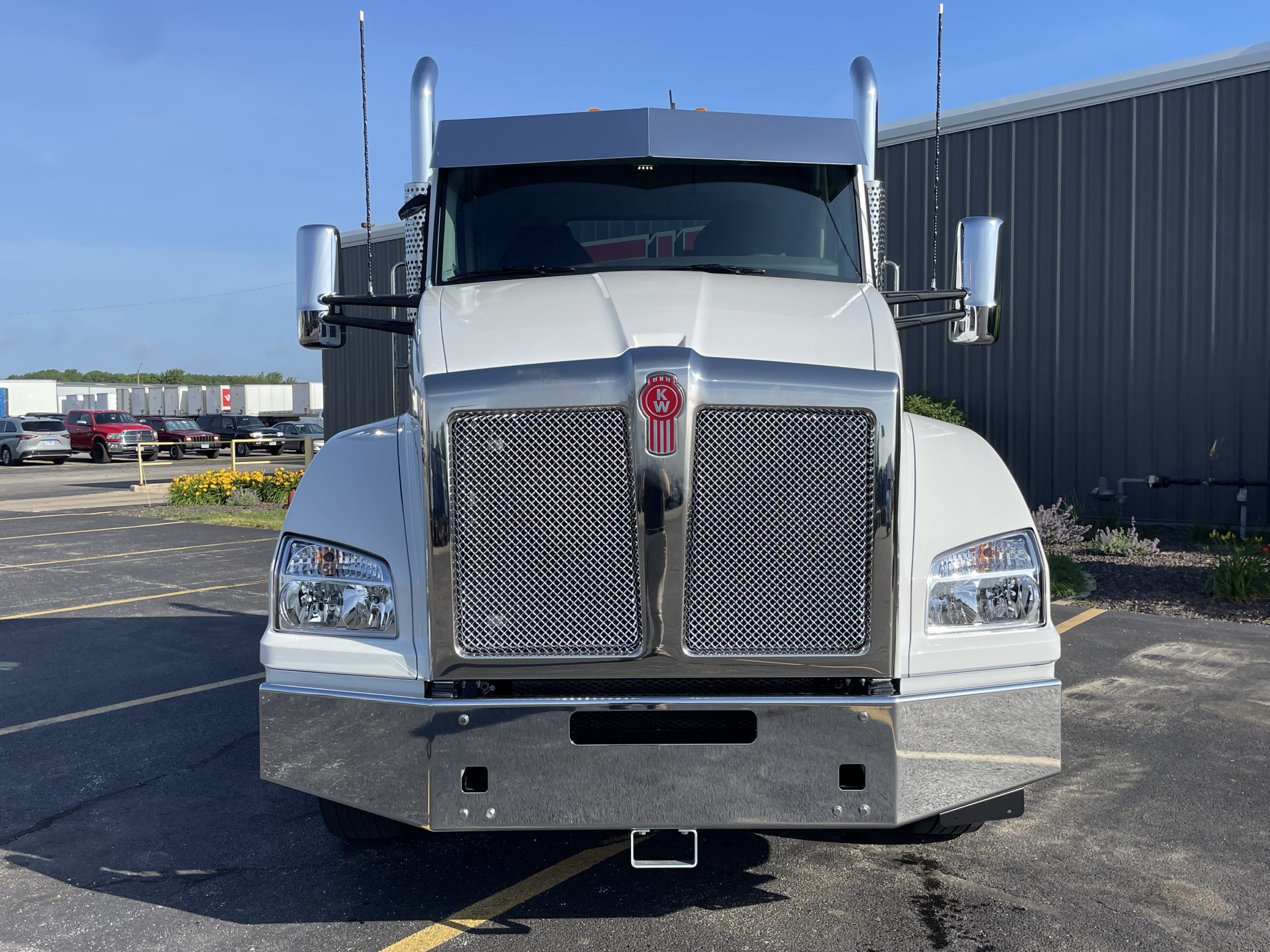 2027 Kenworth T880 in Normal, IL — photo 2