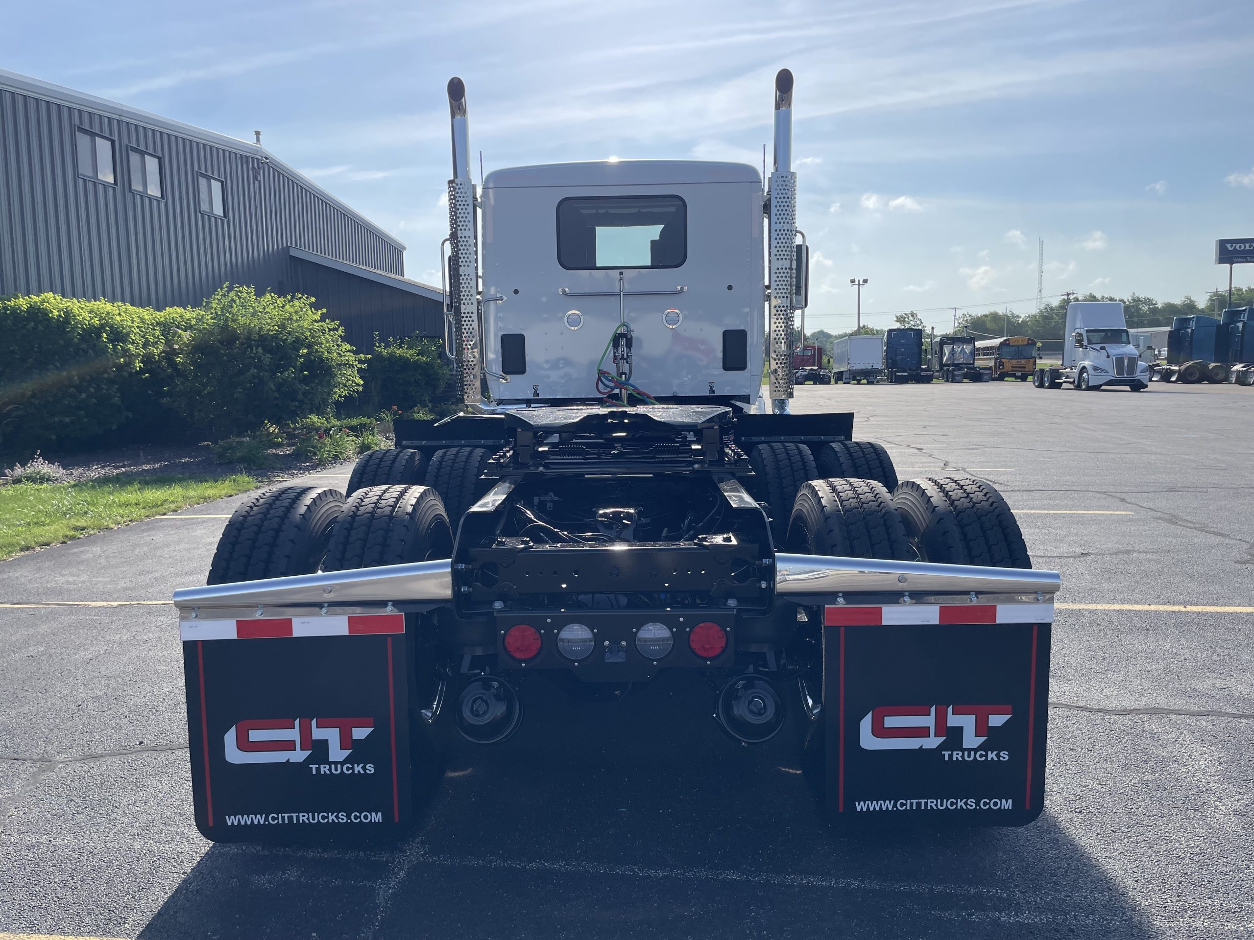 2027 Kenworth T880 in Normal, IL — photo 5