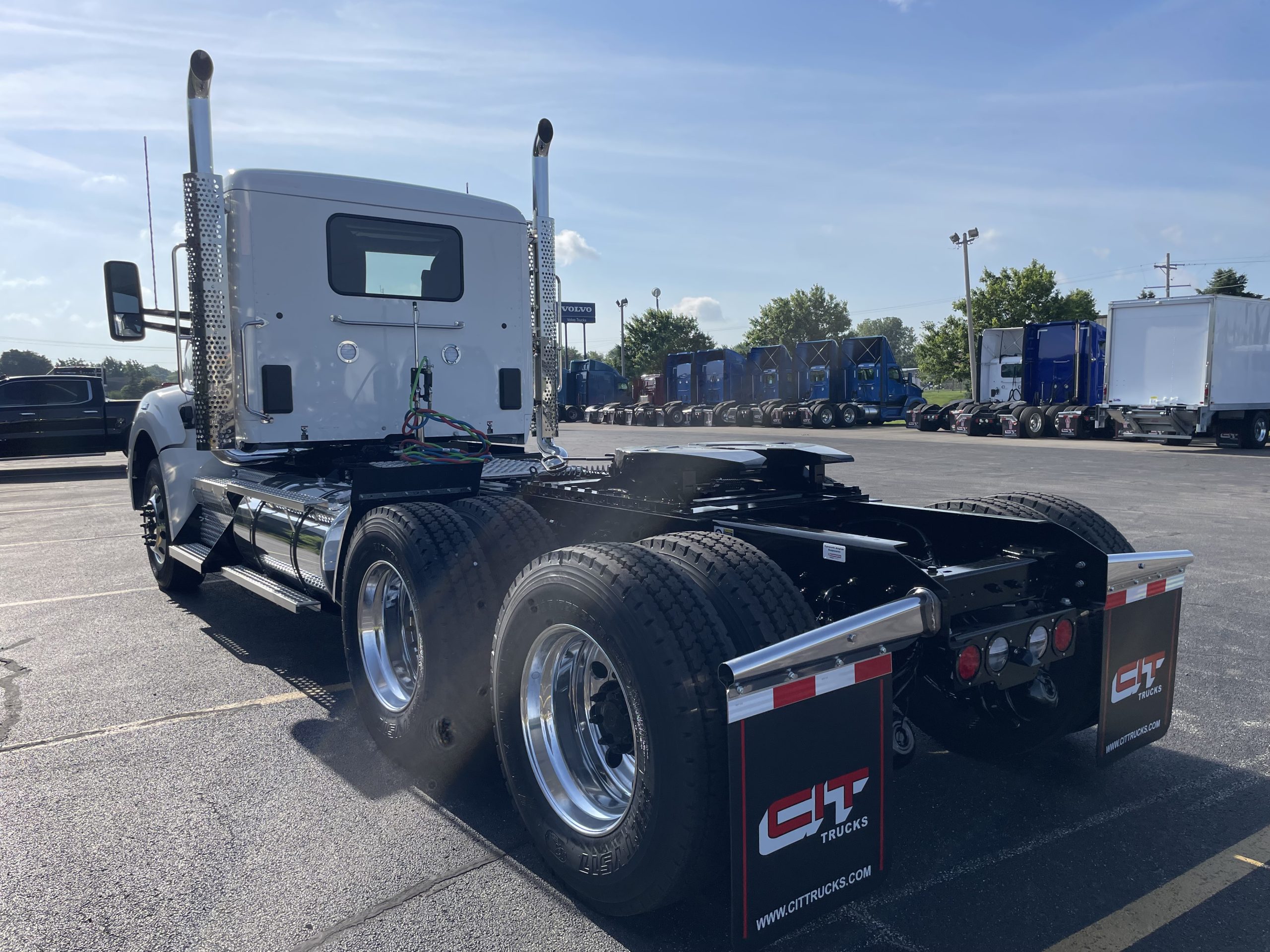 2027 Kenworth T880 in Normal, IL — photo 6