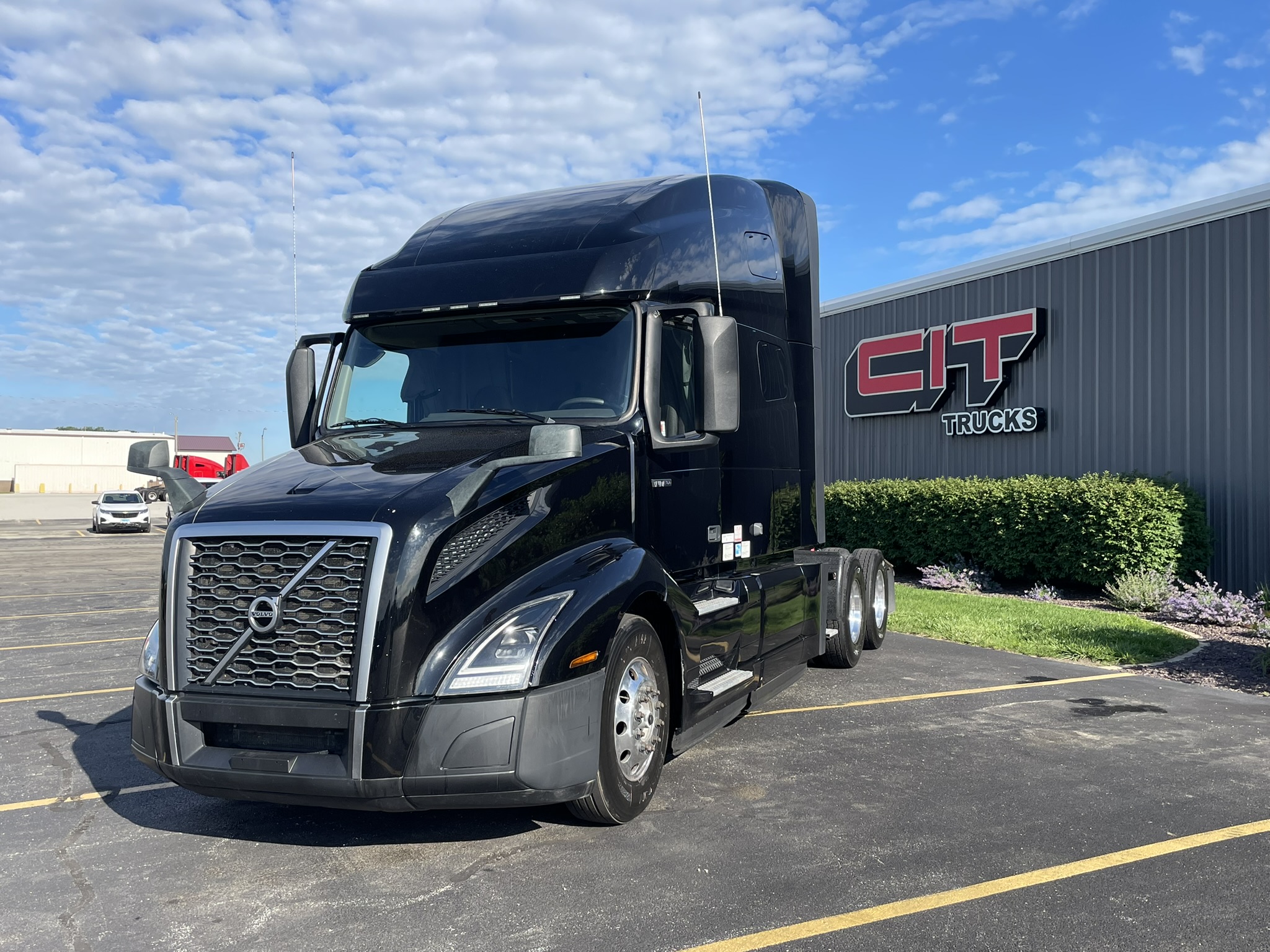 USED 2024 VOLVO VNL760 - image 1 of 6